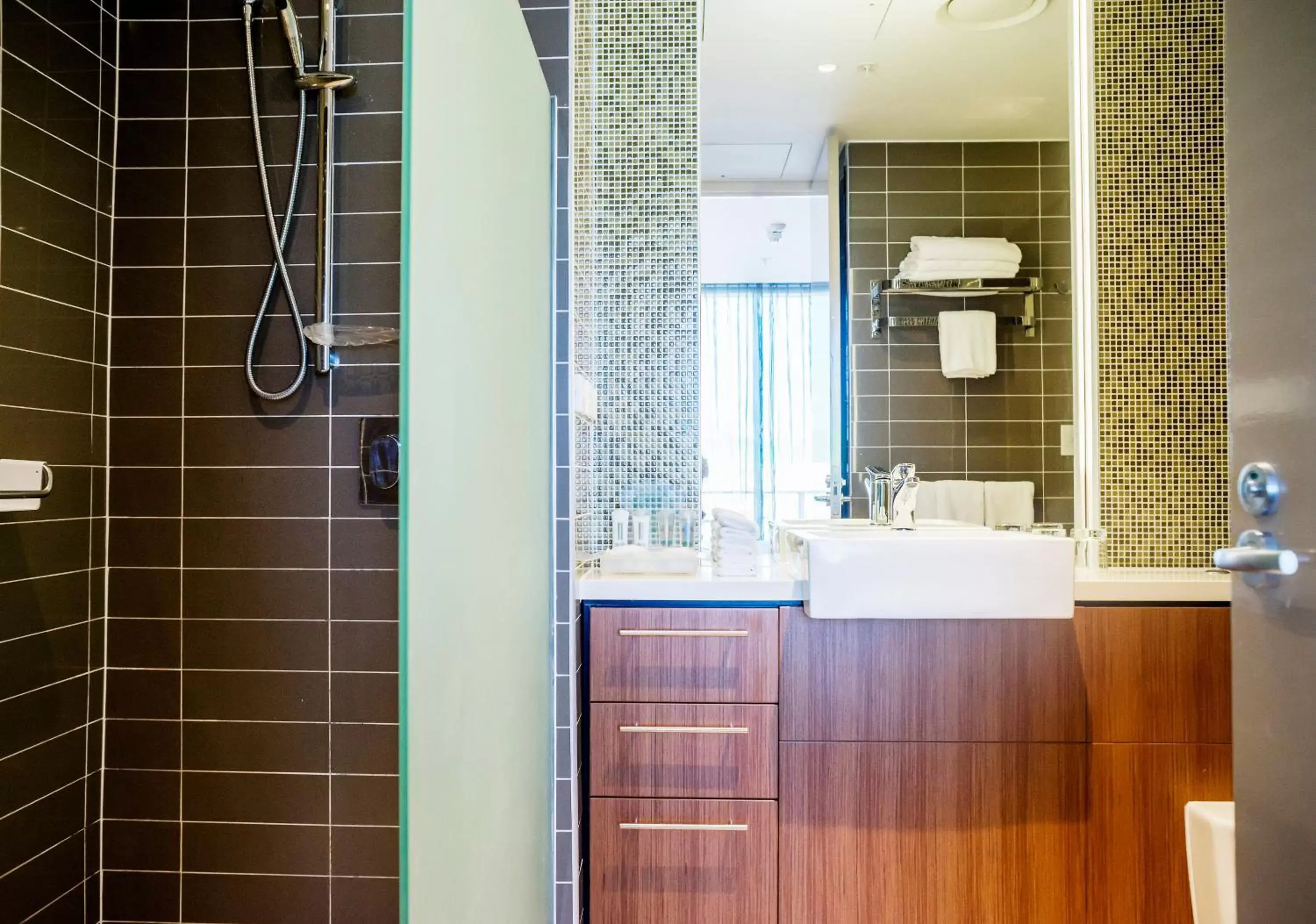 Photo of the whole room, Bathroom in Holiday Inn & Suites Port Moresby, an IHG Hotel