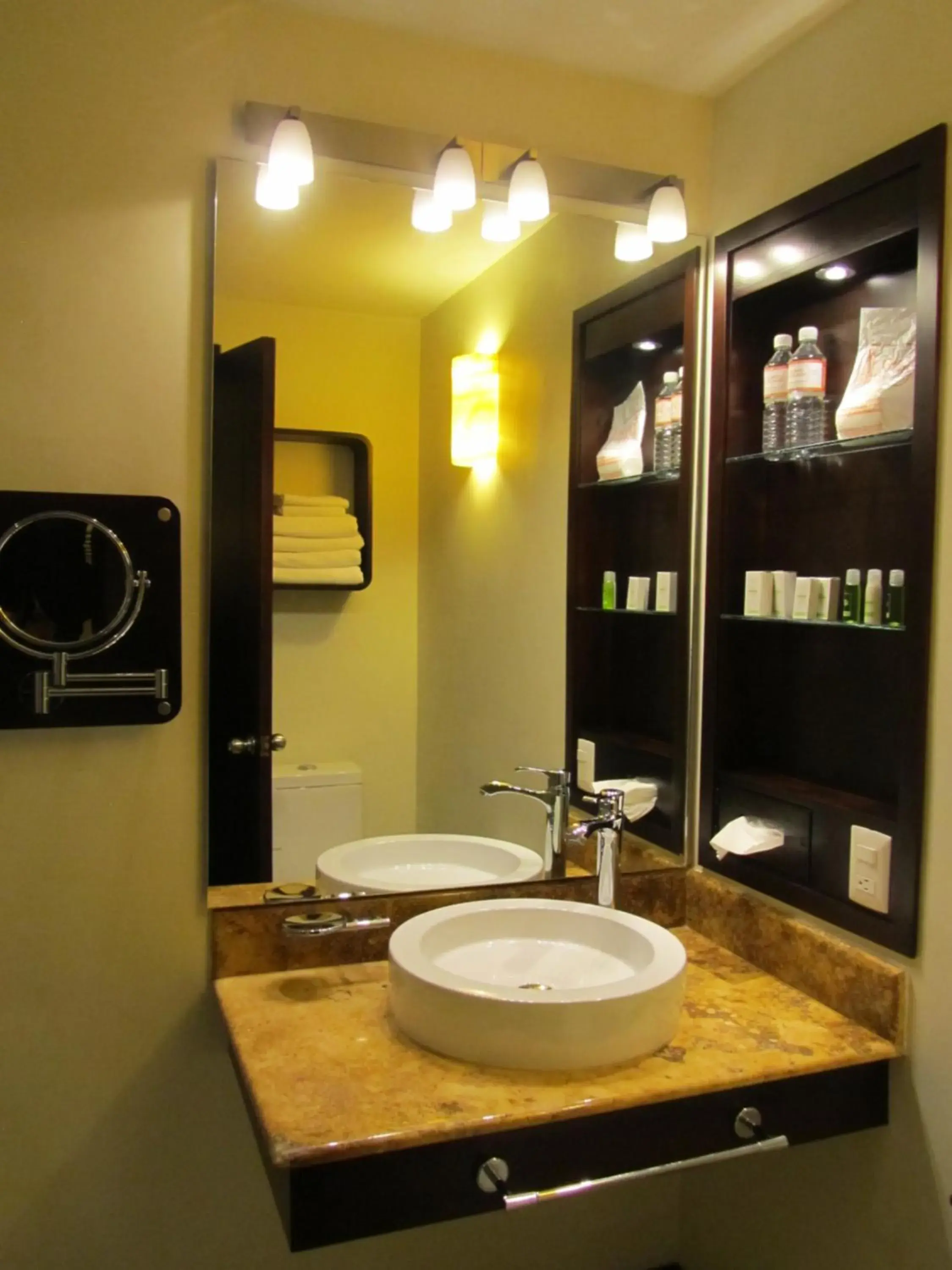 Bathroom in Hotel Colonial