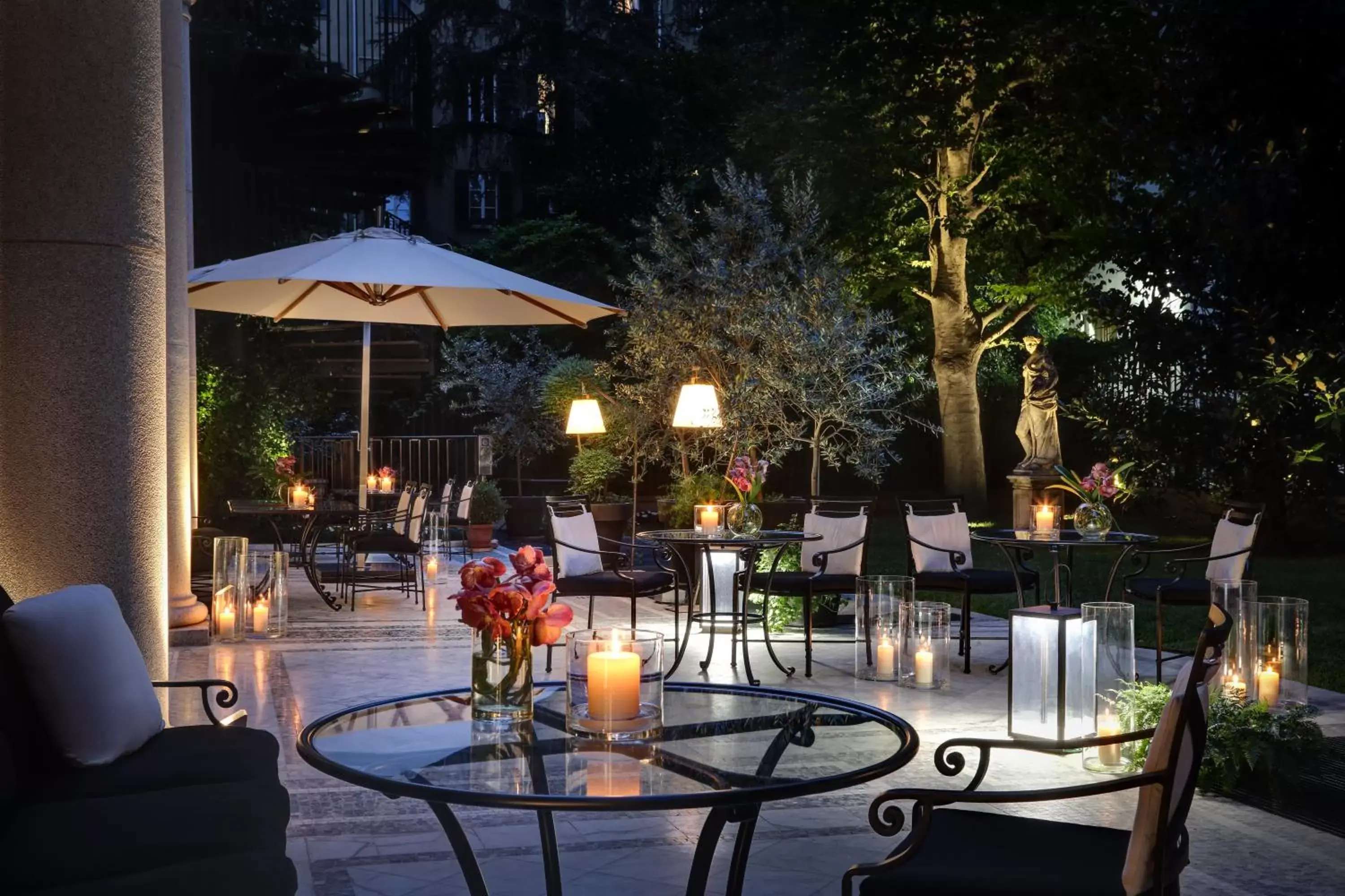 Patio, Swimming Pool in Palazzo Parigi Hotel & Grand Spa - LHW