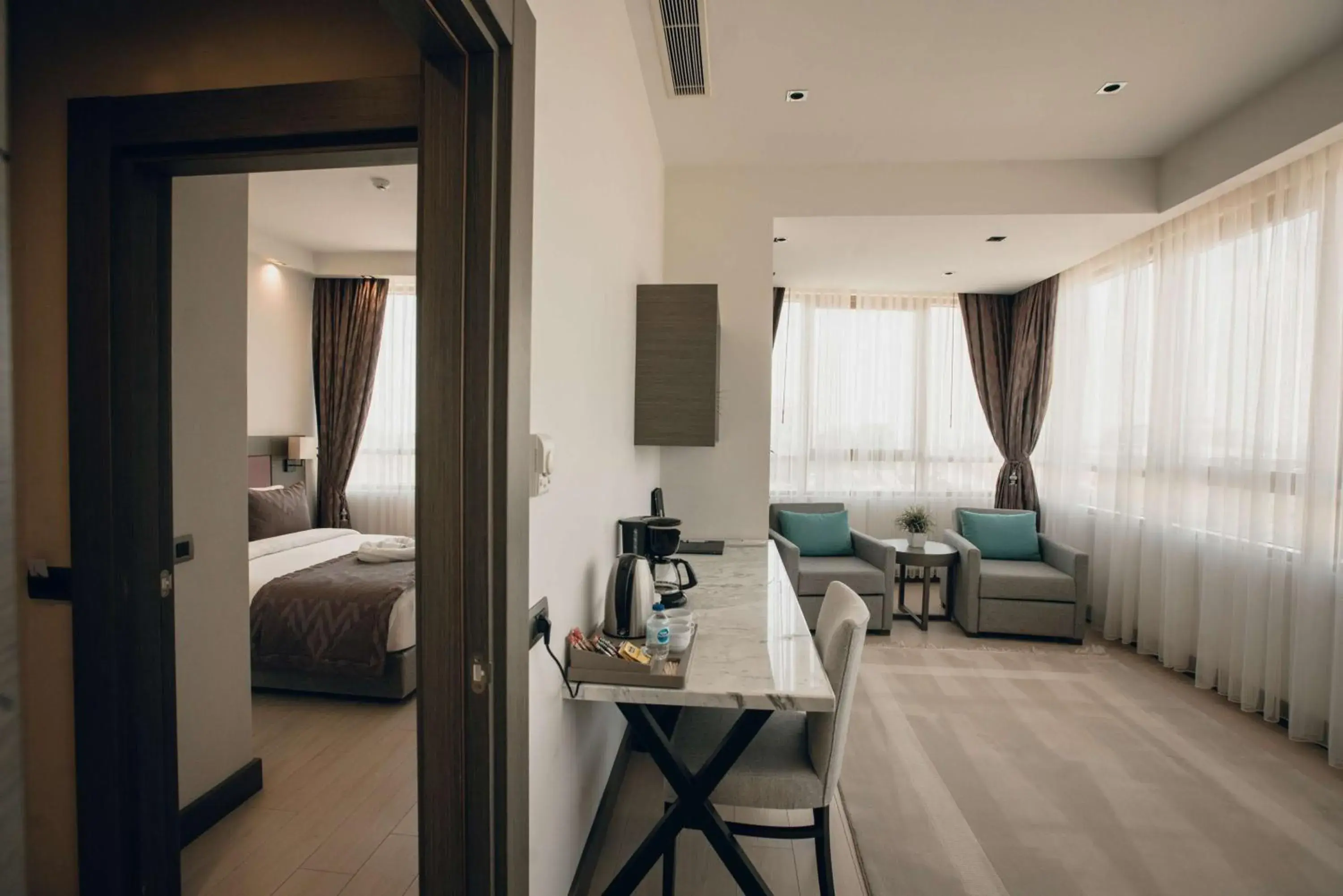 Seating area, Bed in Hilly Hotel Seating area, Bed in Hilly Hotel