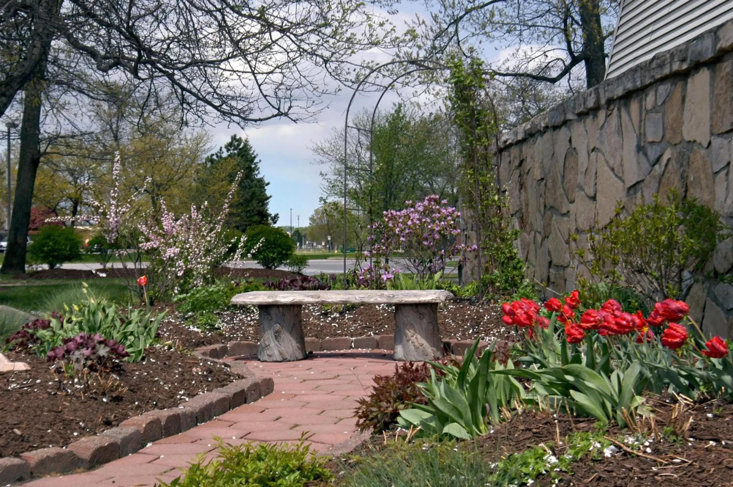 Garden in Red Roof Inn Elkhart