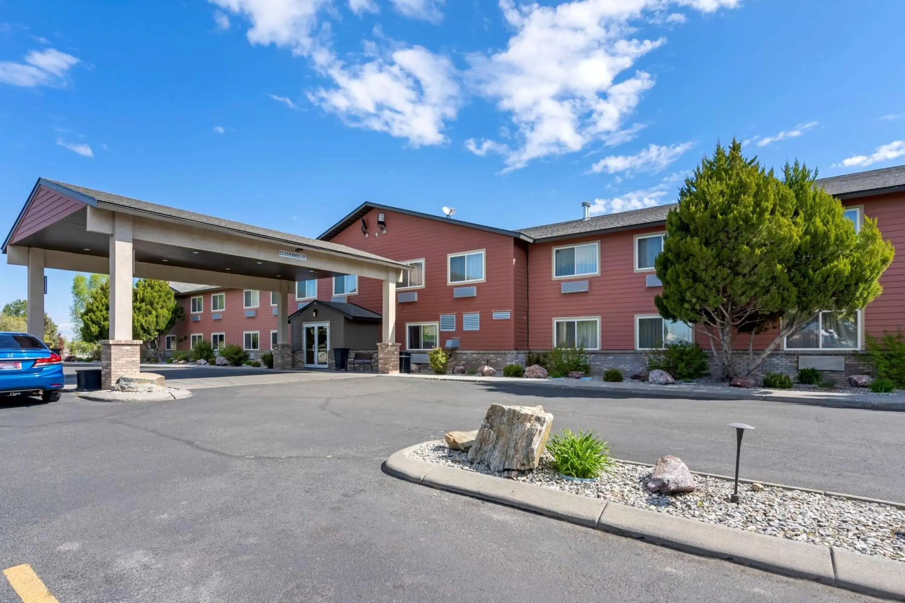 Property Building in Best Western Blackfoot Inn