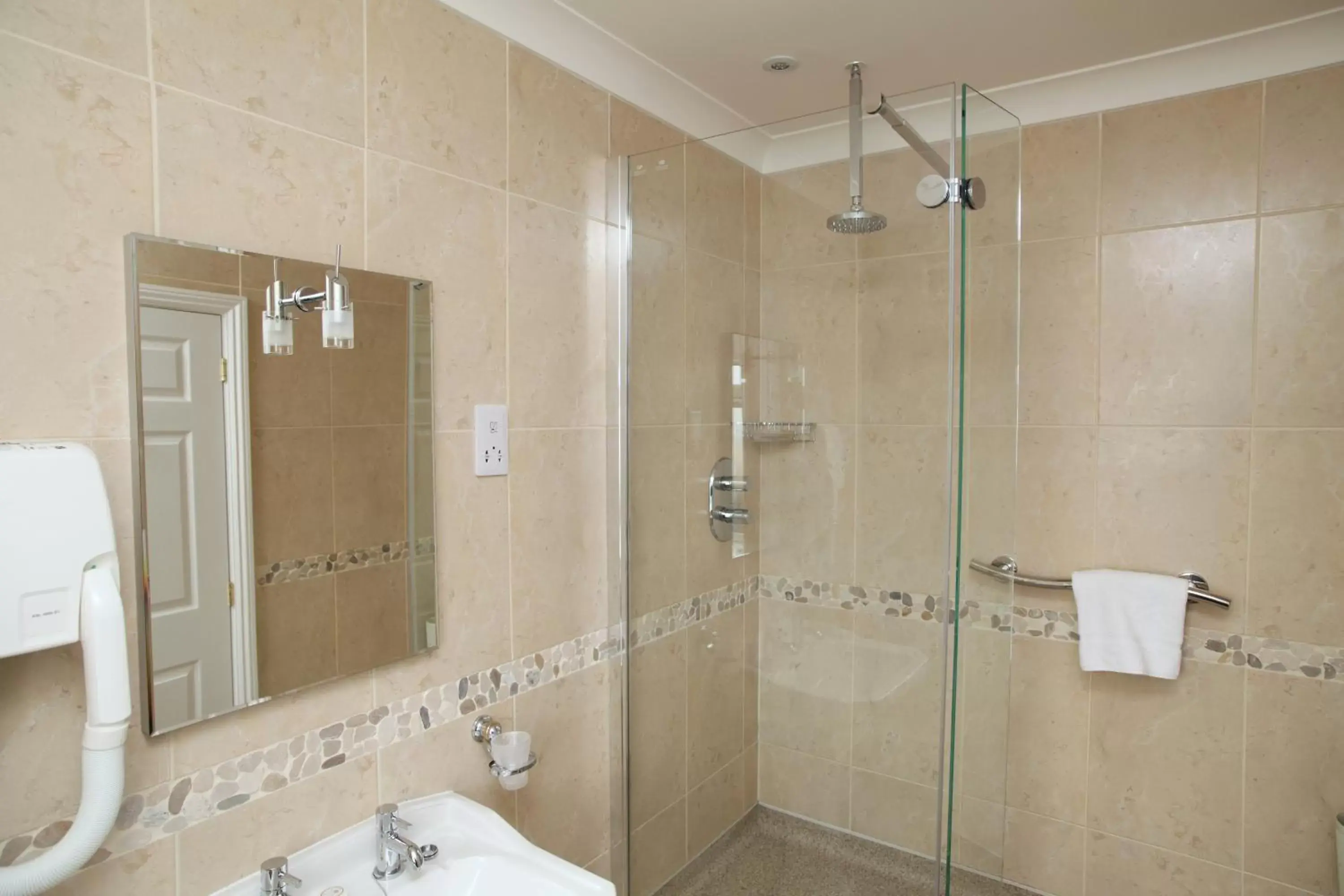 Shower, Bathroom in Imperial Hotel