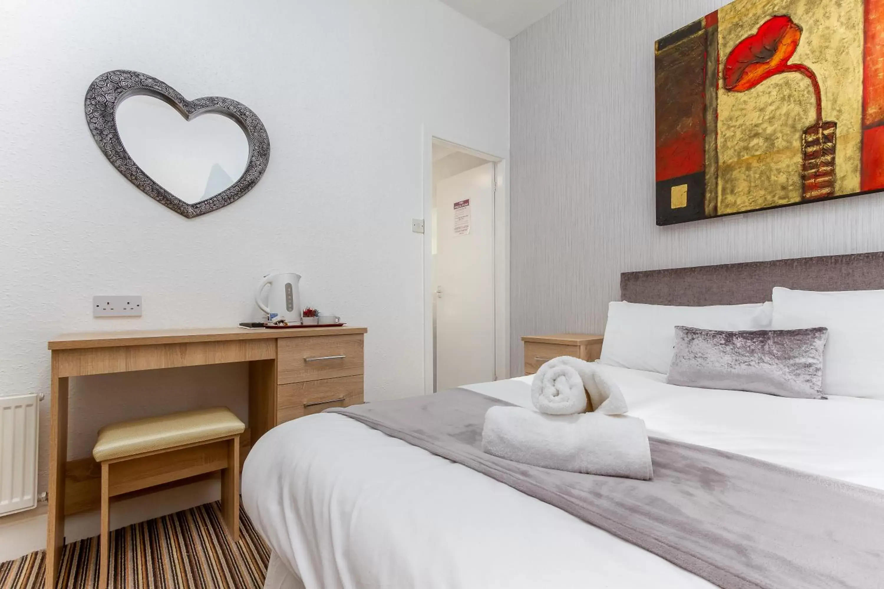 Bedroom, Bed in The Sandringham Court Hotel & Sports Bar-Groups Welcome here-High Speed Wi-Fi