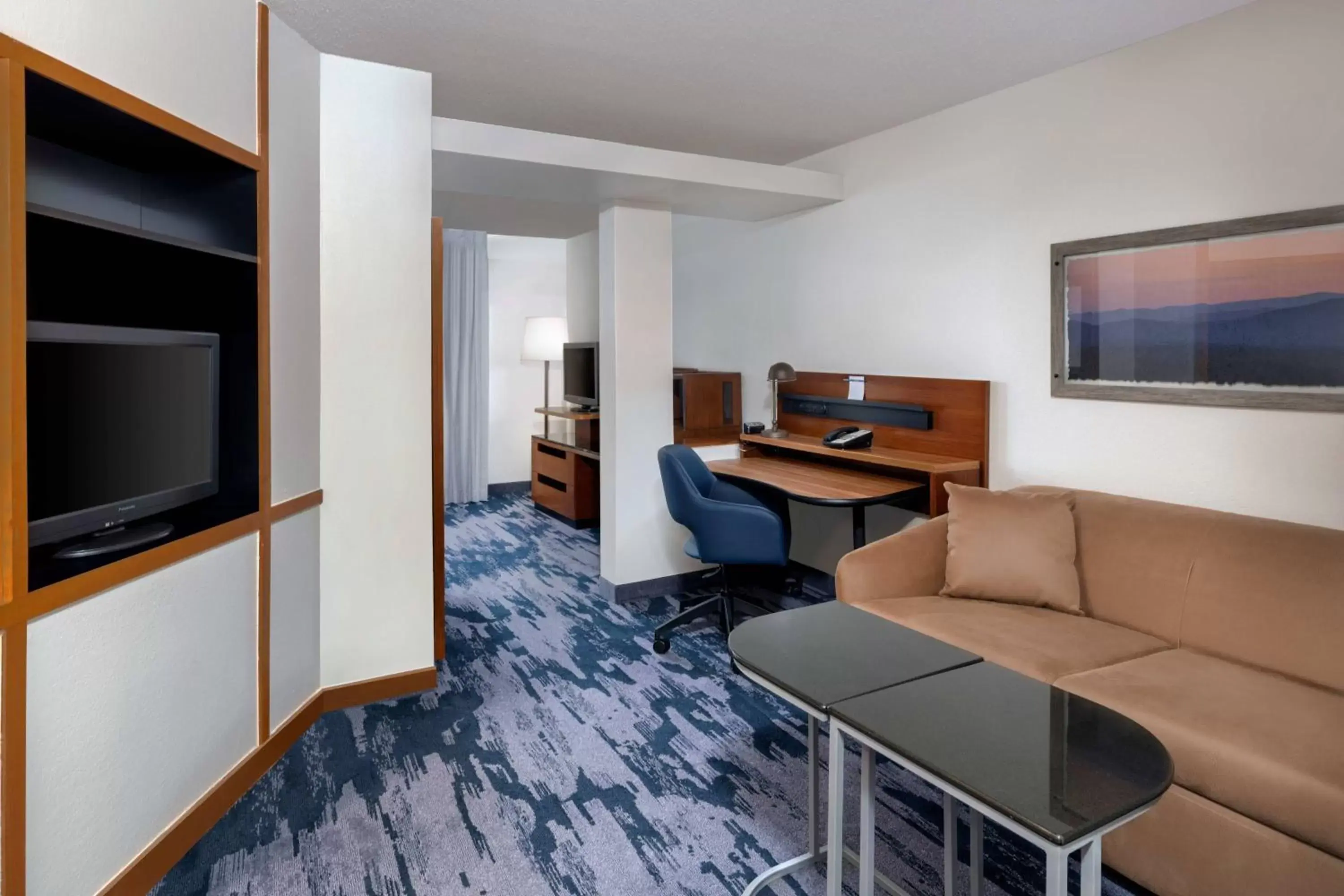 Living room, TV/Entertainment Center in Fairfield Inn and Suites Austin South