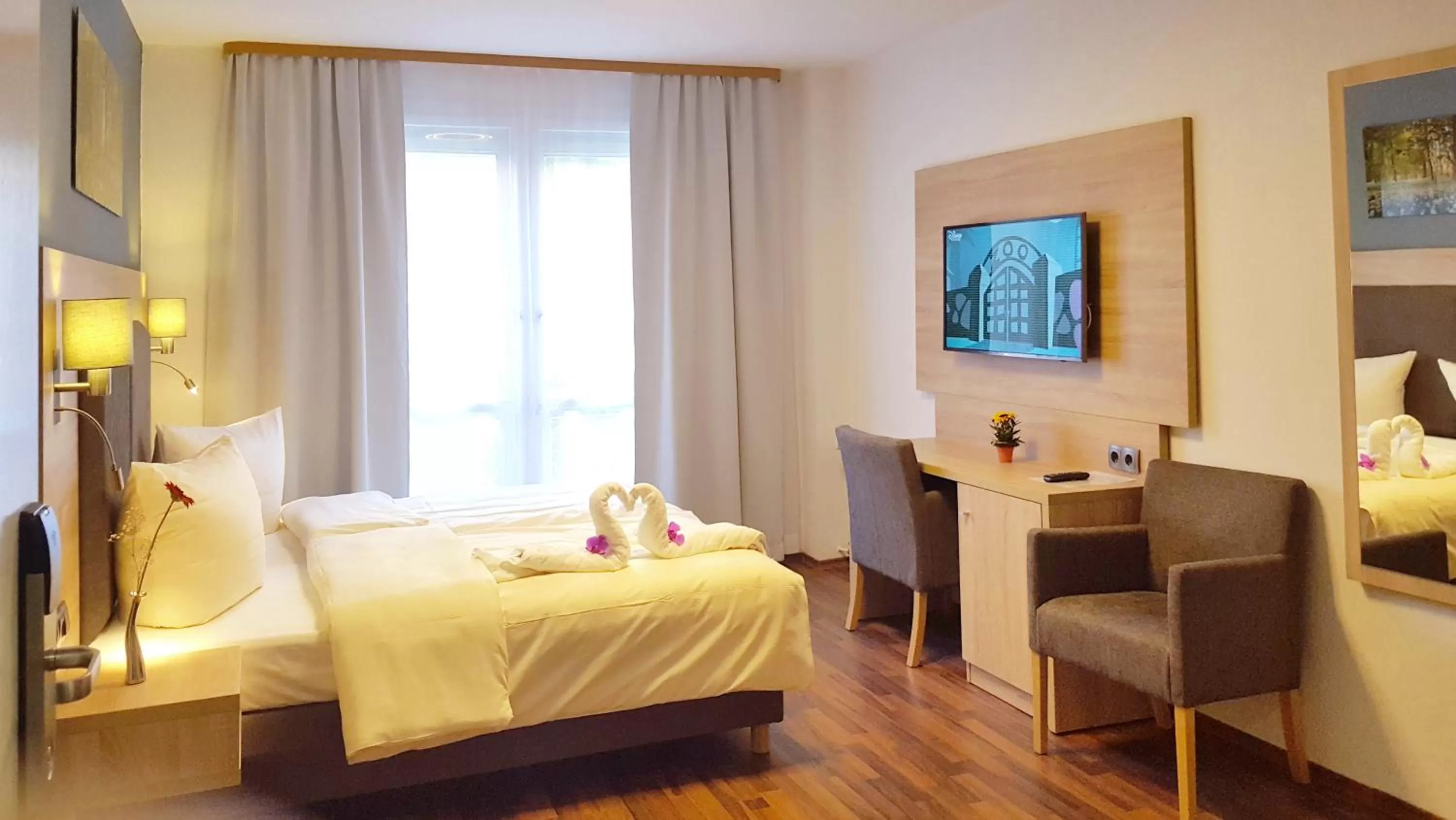 Photo of the whole room, Bed in BlnCty Hotel