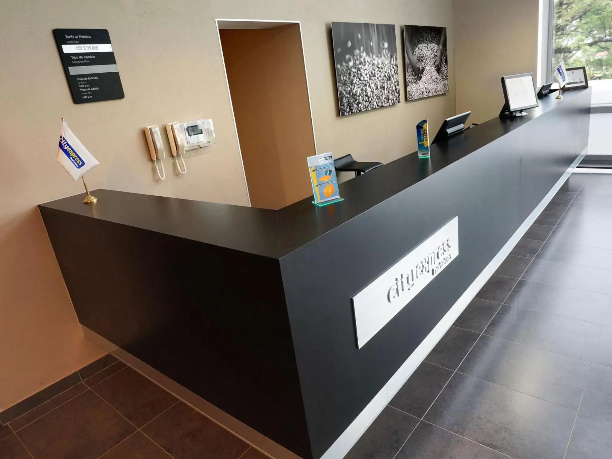 Lobby or reception in City Express Plus by Marriott Cali Colombia