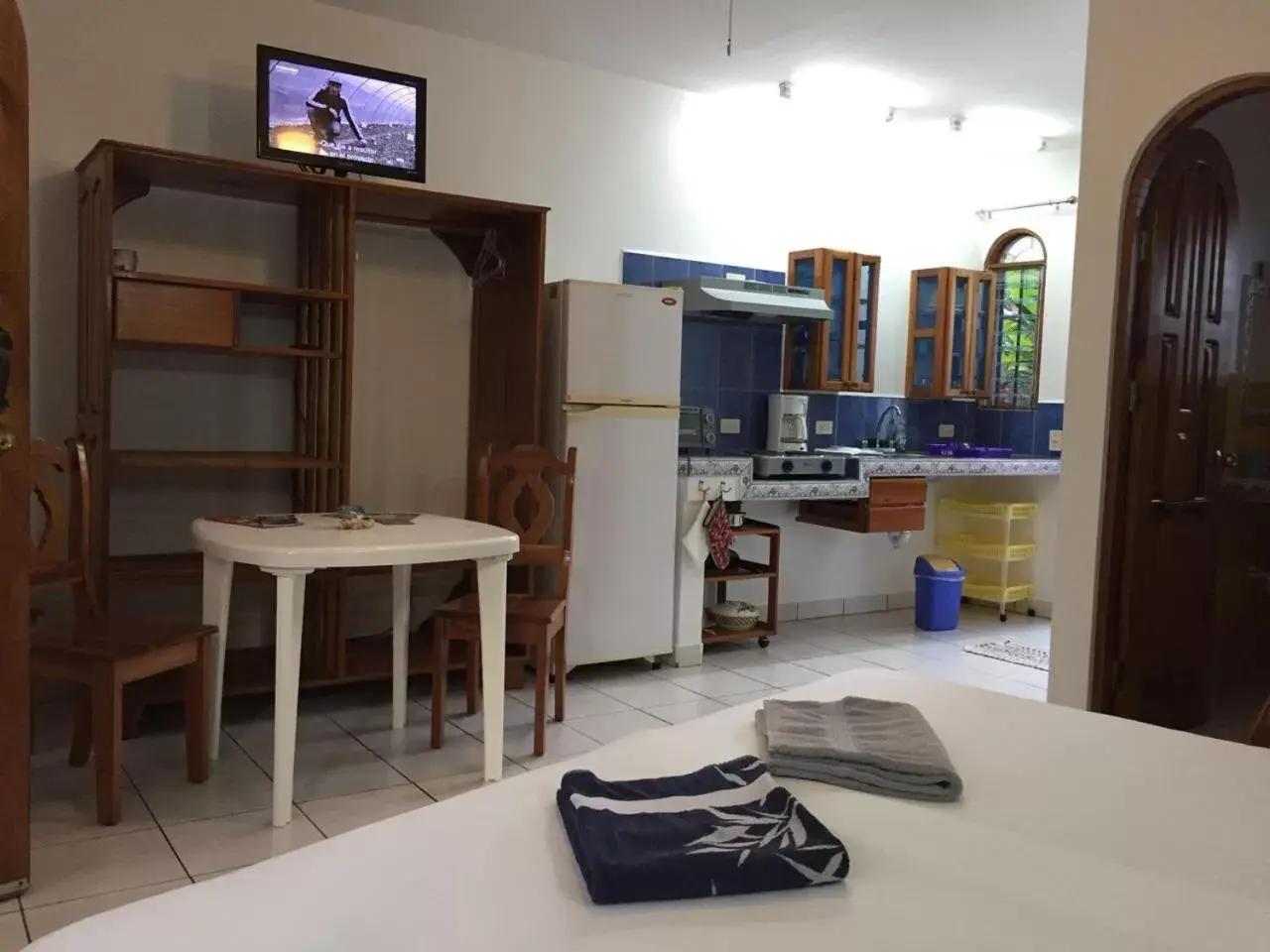 Kitchen or kitchenette, TV/Entertainment Center in La Perlita