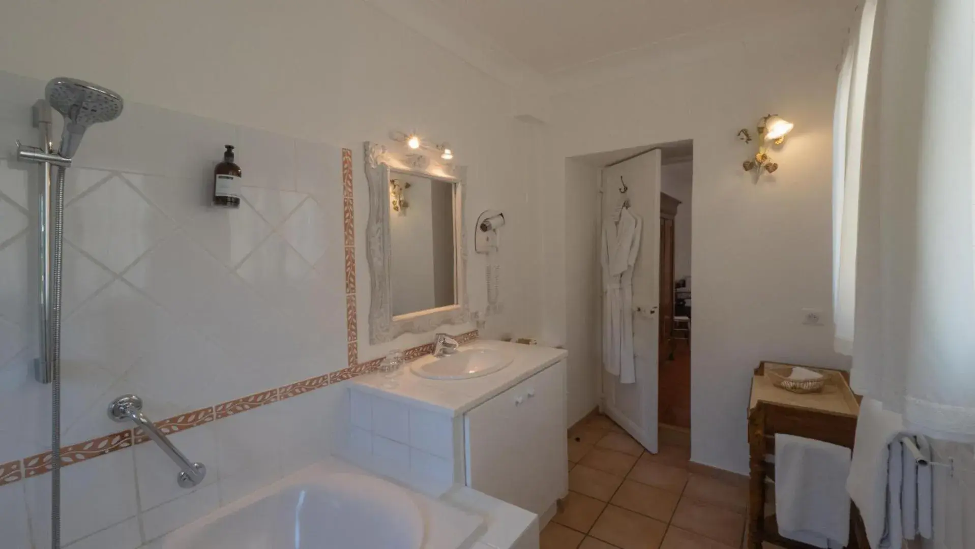 Bathroom in Hotel-Restaurant Le Moulin De La Camandoule