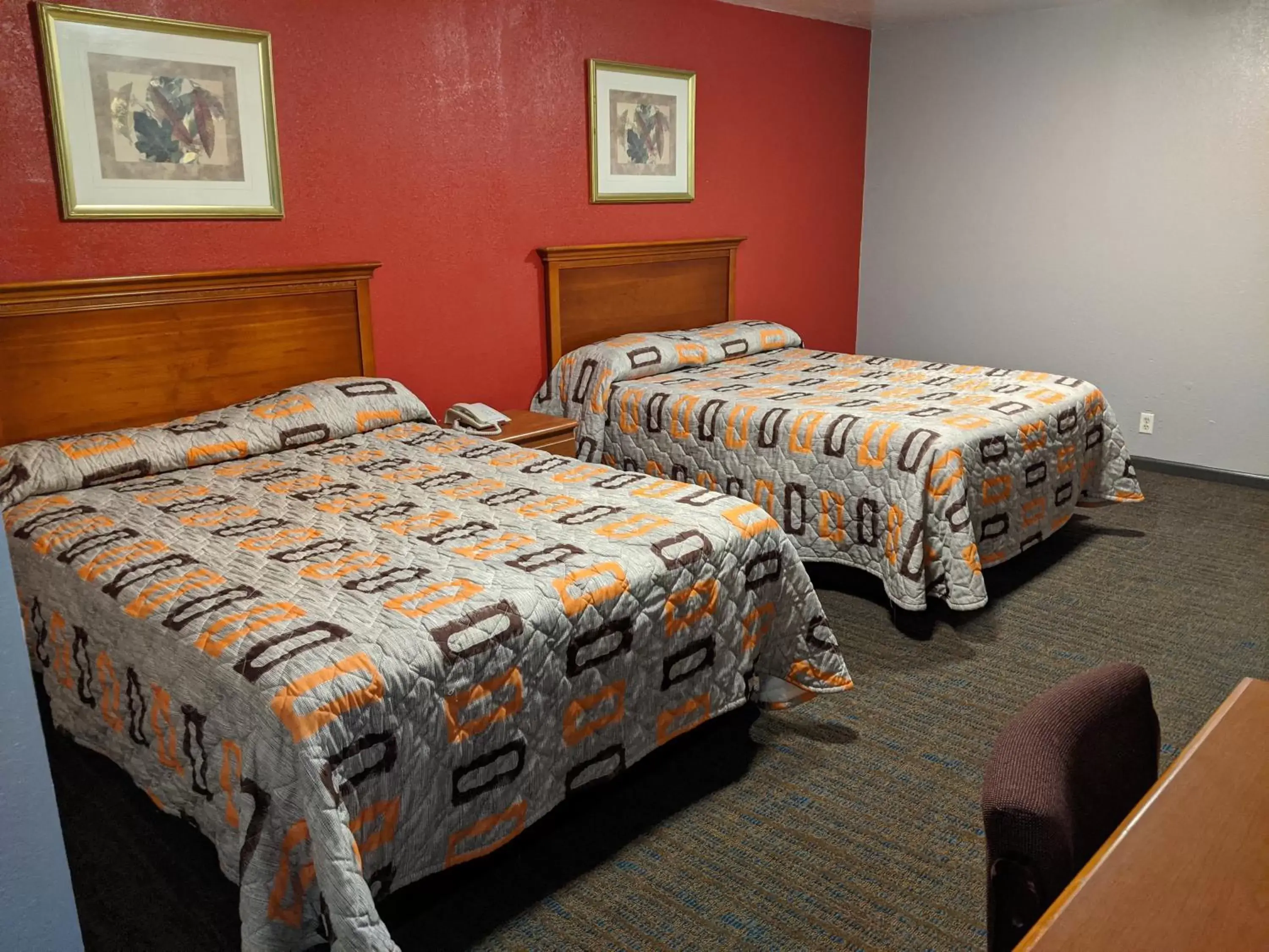 Photo of the whole room, Bed in Budget Inn El Reno