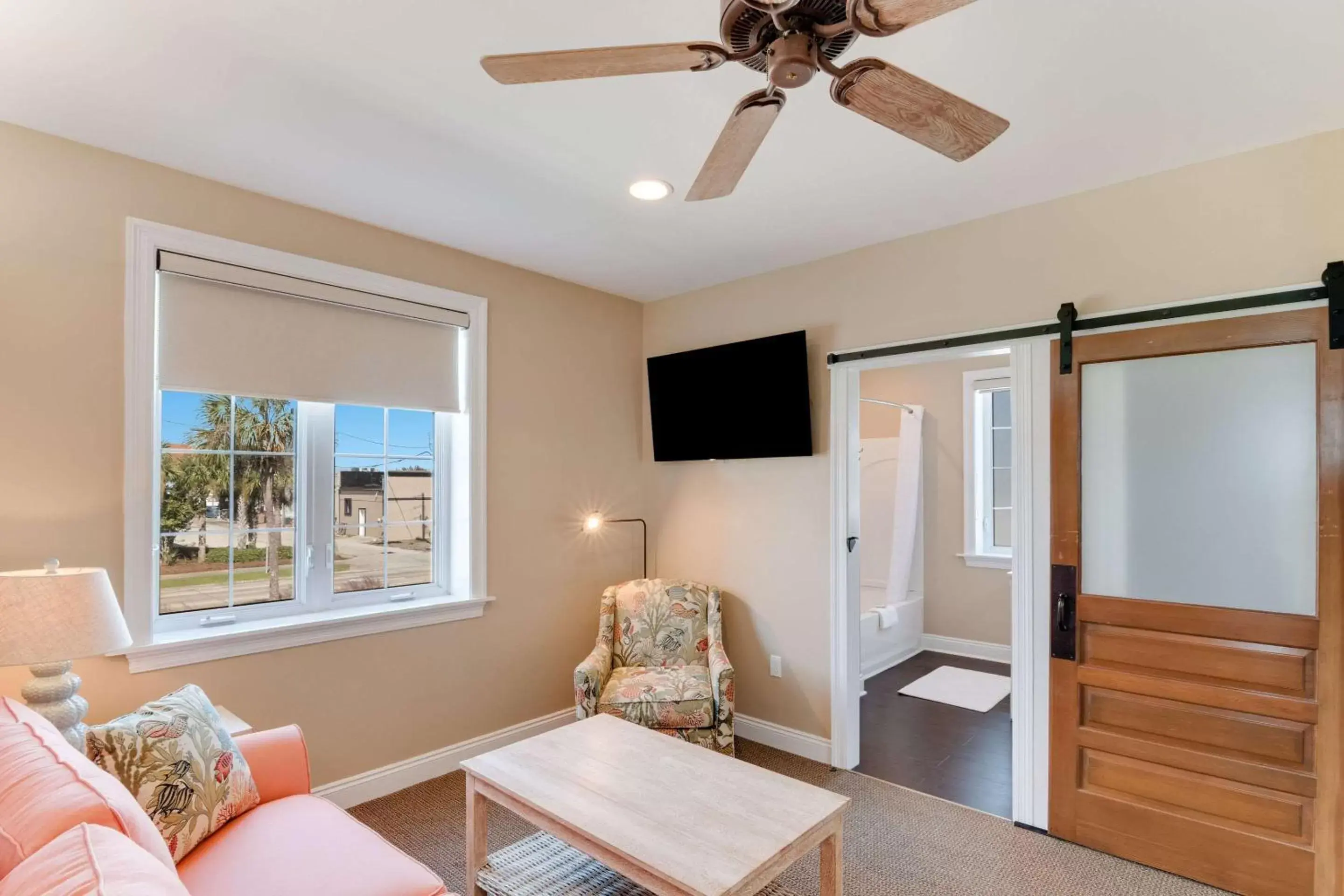 Photo of the whole room, Seating Area in The Port Inn and Cottages, Ascend Hotel Collection