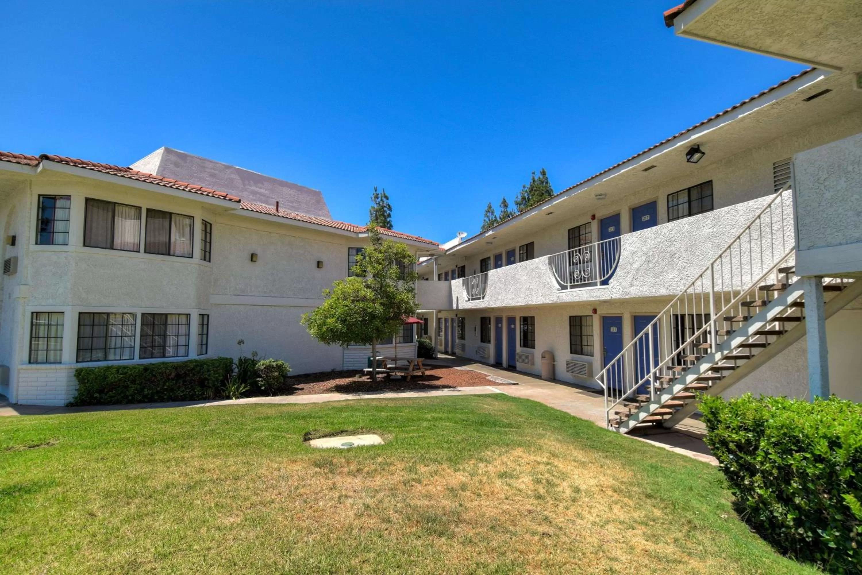Property building in Motel 6-San Dimas, CA - Los Angeles