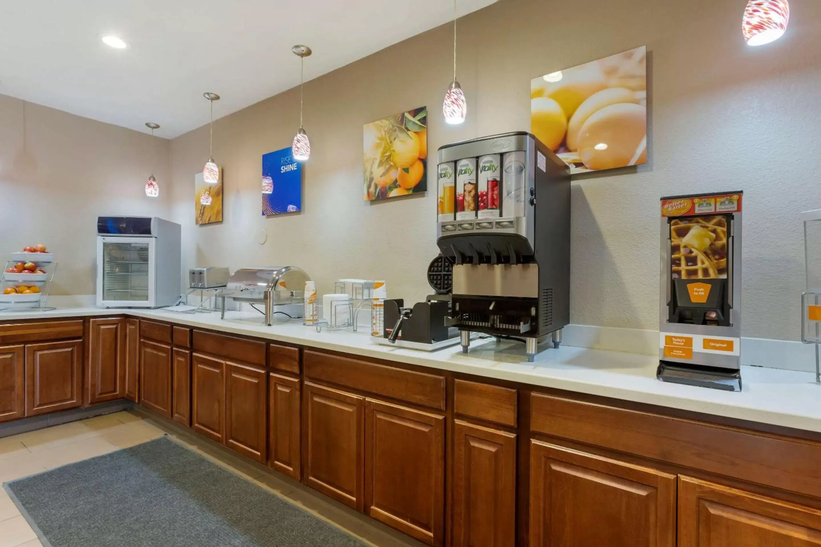 Restaurant/places to eat, Kitchen/Kitchenette in Comfort Inn & Suites North Glendale and Peoria