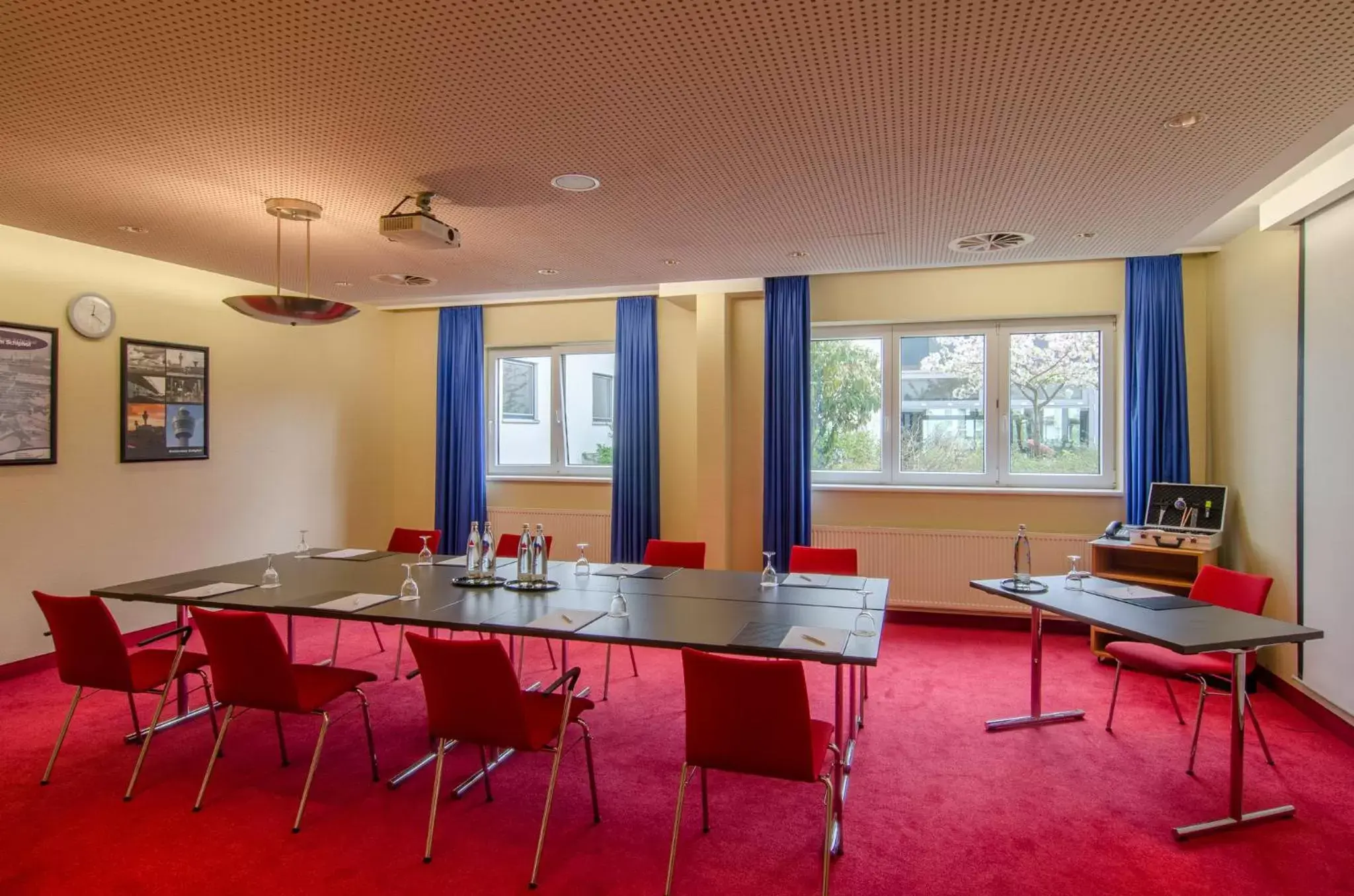 Meeting/conference room in Holiday Inn Berlin Airport - Conference Centre, an IHG Hotel