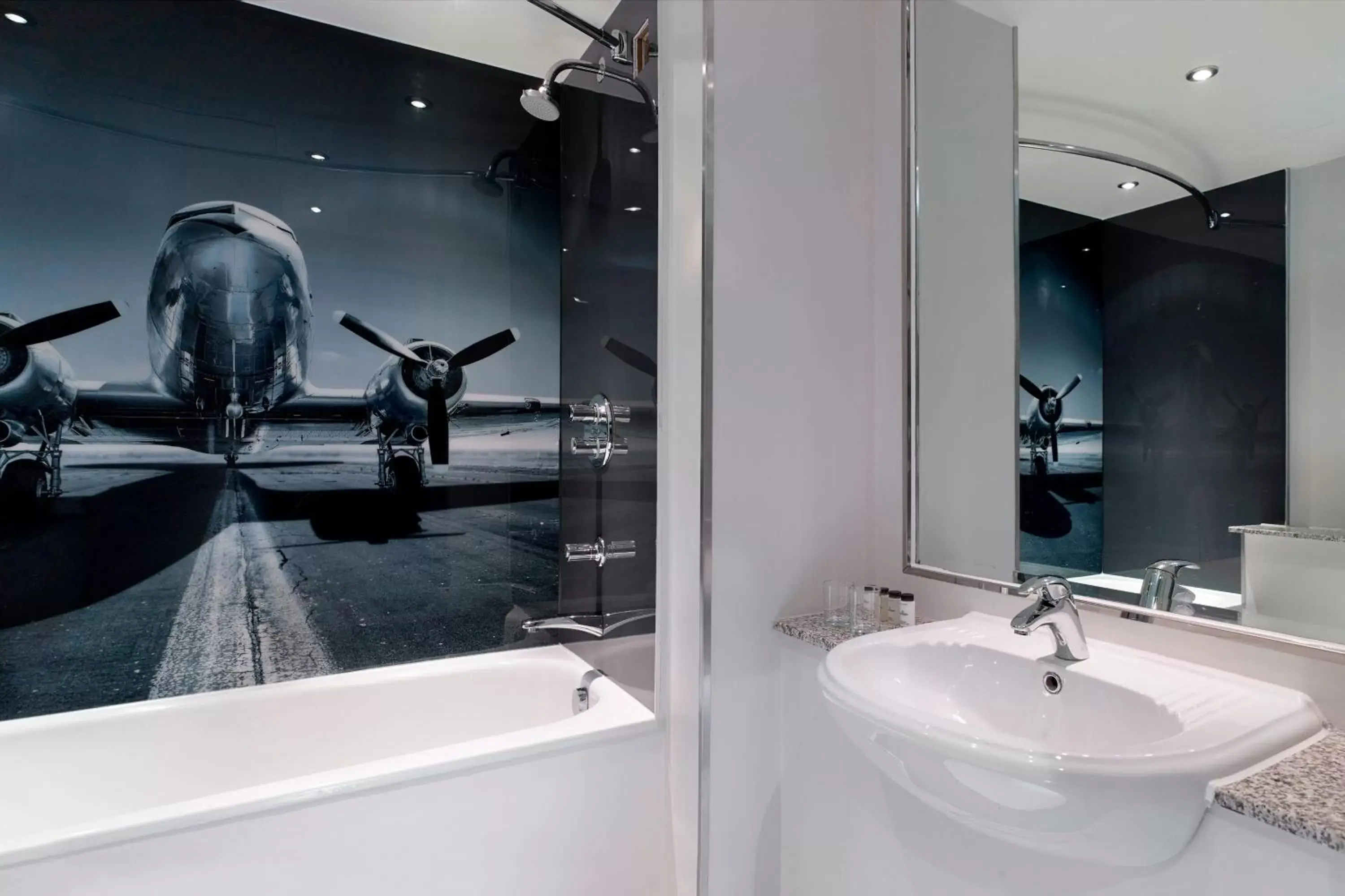 Bathroom in Sheraton Heathrow Hotel