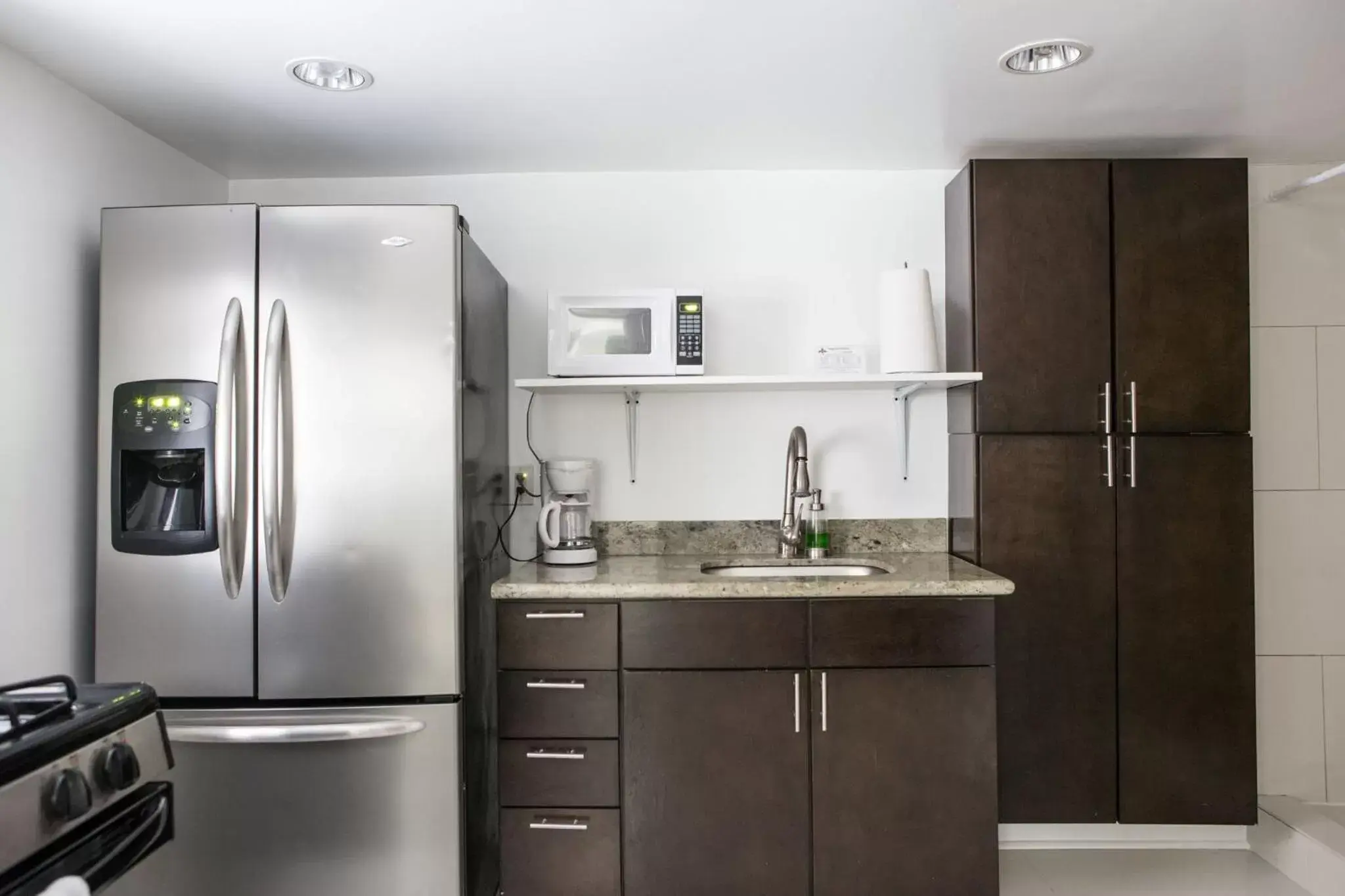 Kitchen/Kitchenette in Magazine Mansion