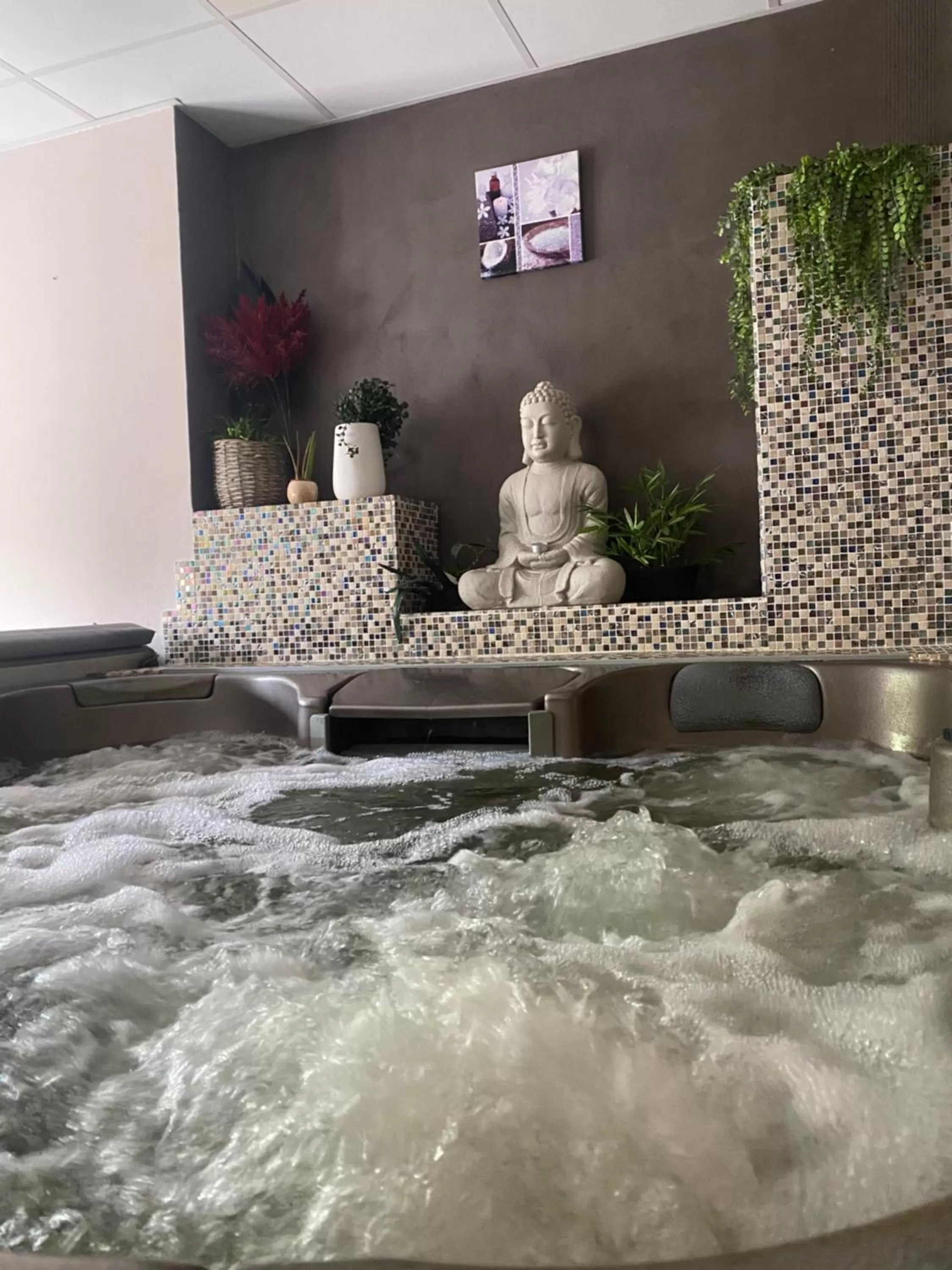 Spa and wellness centre/facilities in Logis Central Hôtel - Restaurant & Spa