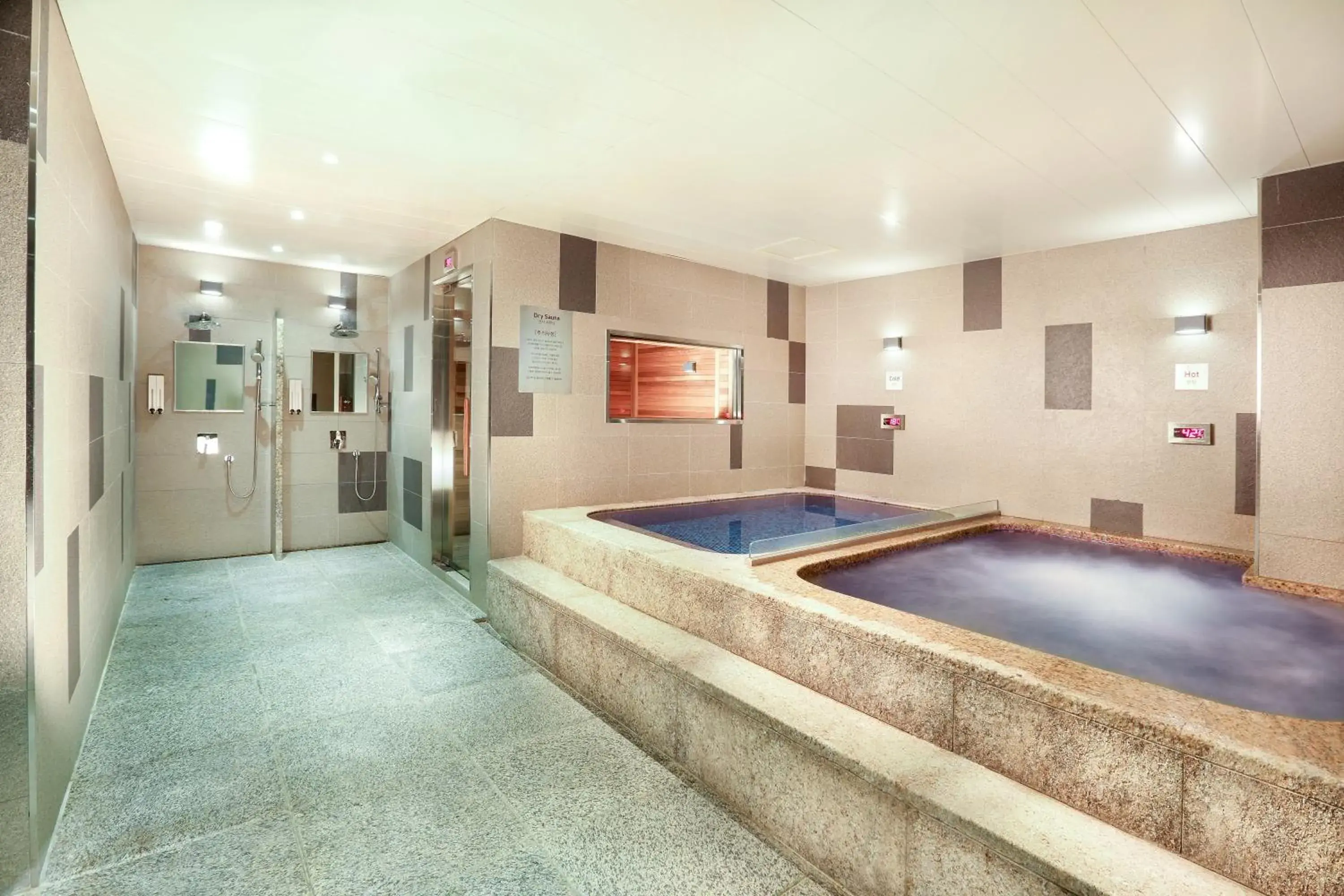 Sauna, Swimming Pool in Novotel Ambassador Suwon Hotel