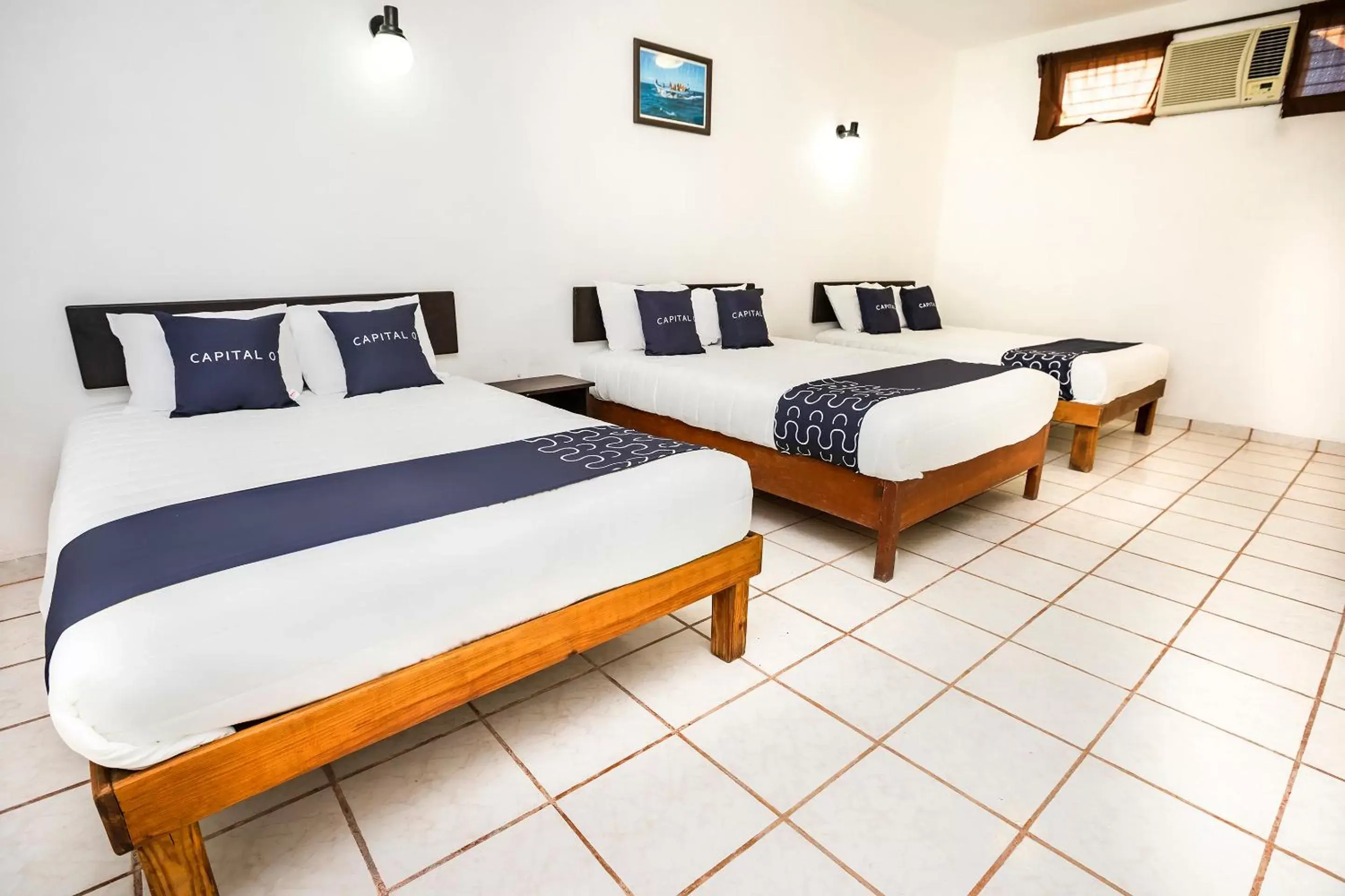 Bedroom, Bed in Capital O Oxtankah,chetumal bay