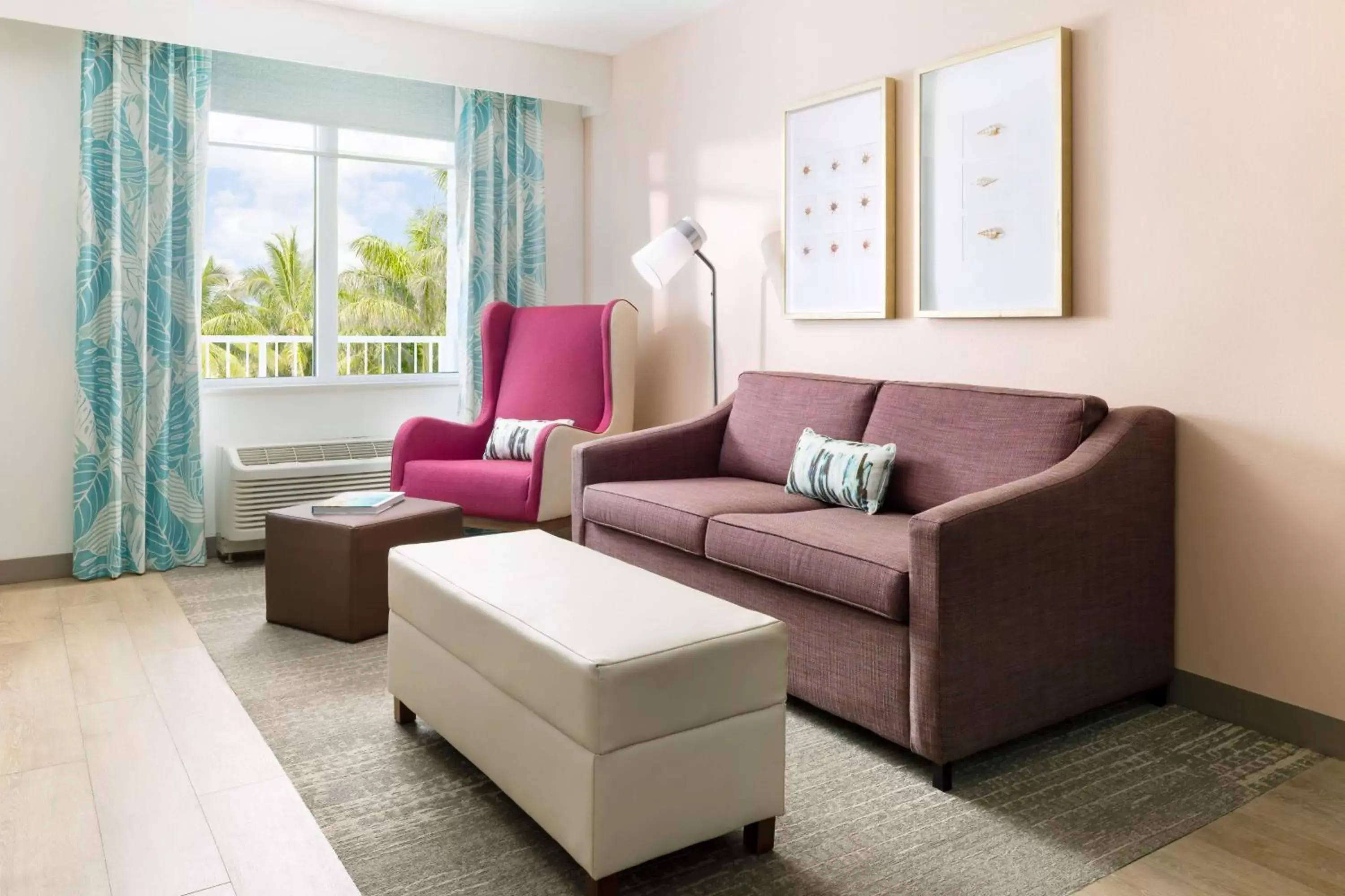 Living room, Seating Area in Hilton Garden Inn Key West / The Keys Collection
