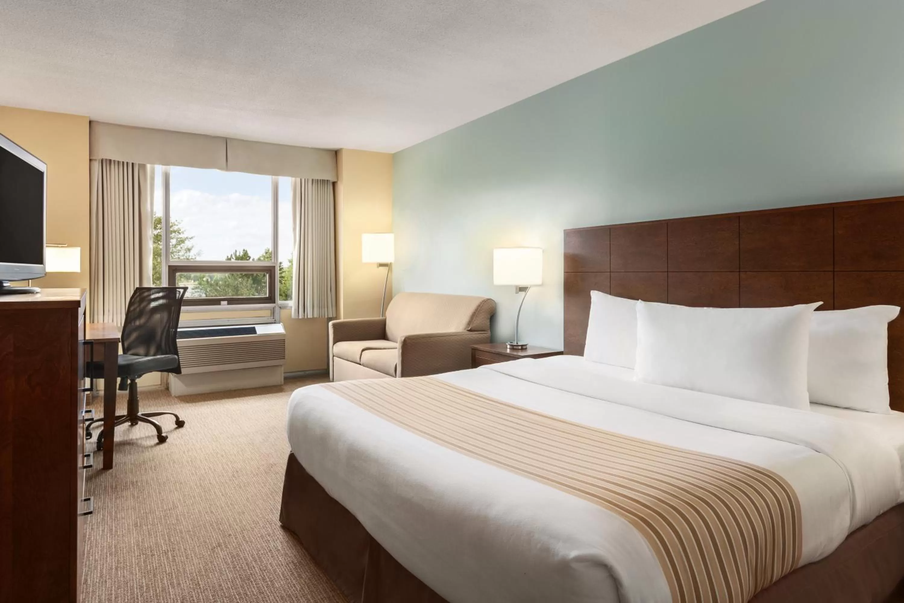 Bedroom, Bed in Travelodge by Wyndham Sydney