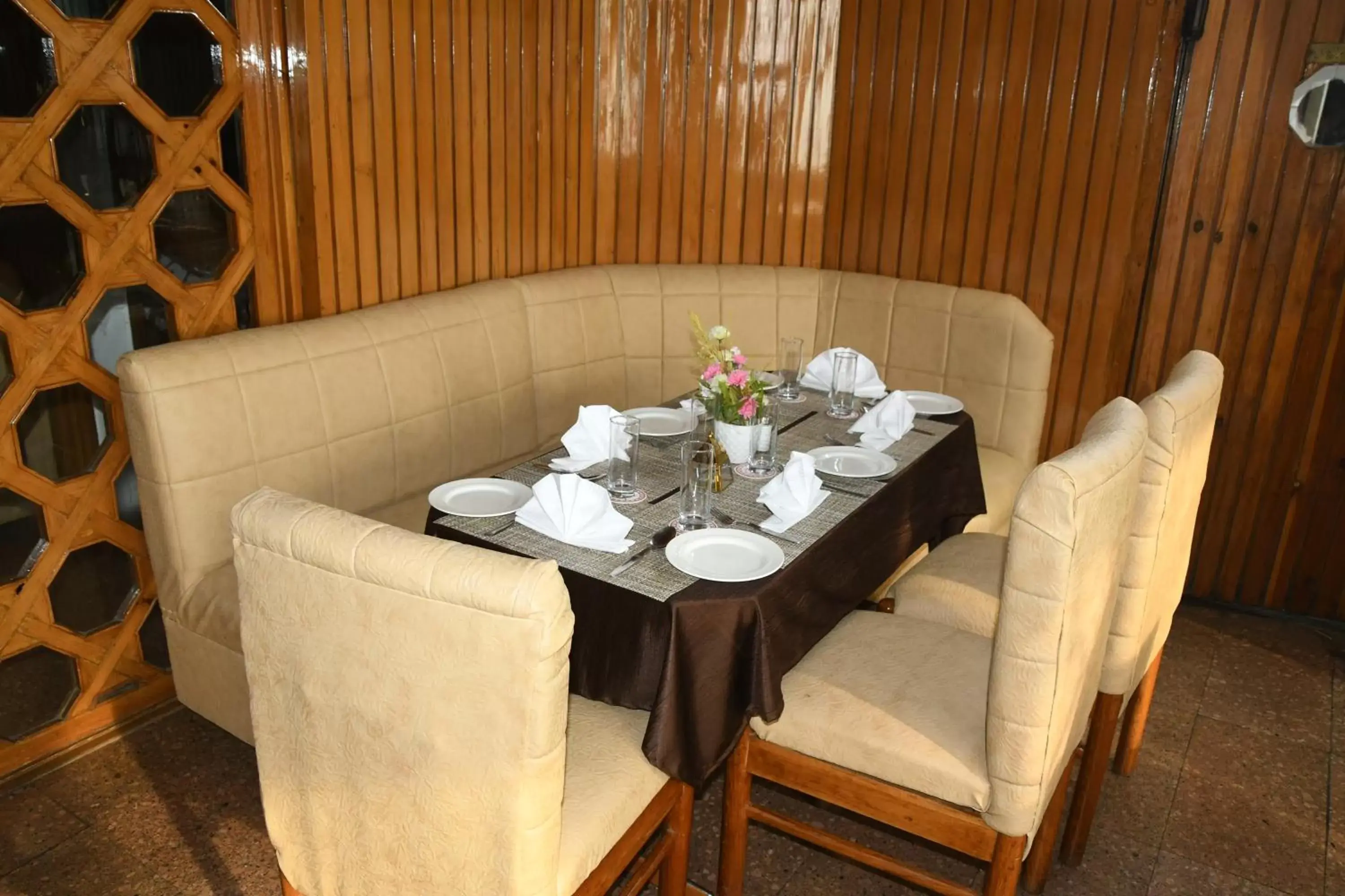 Restaurant/places to eat in Auckland Hotel and Restaurant Near Mall Road Restaurant/places to eat in Auckland Hotel and Restaurant Near Mall Road