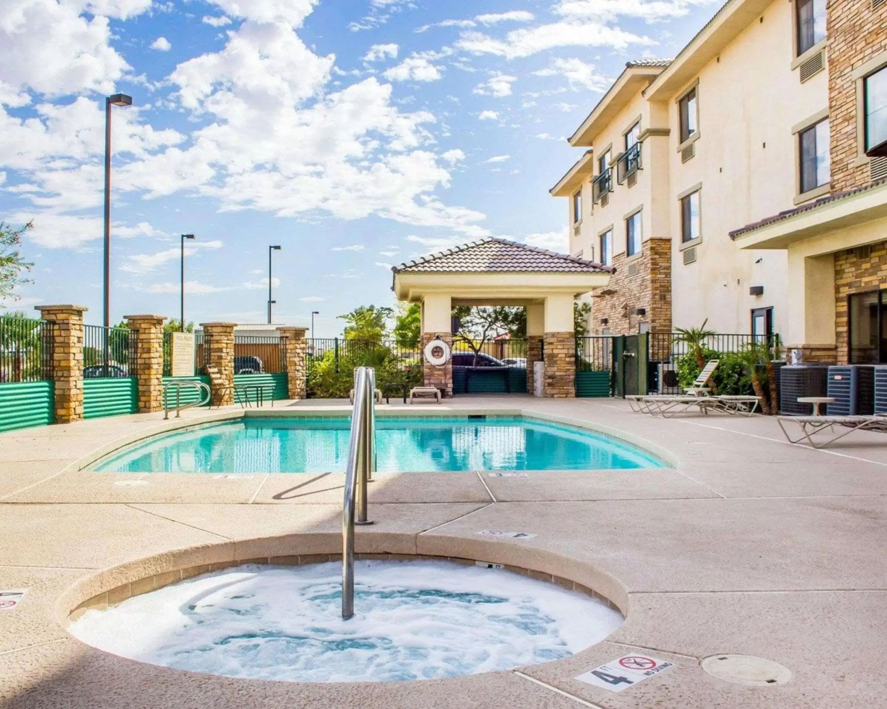 Swimming Pool in Comfort Inn and Suites Yuma I-8