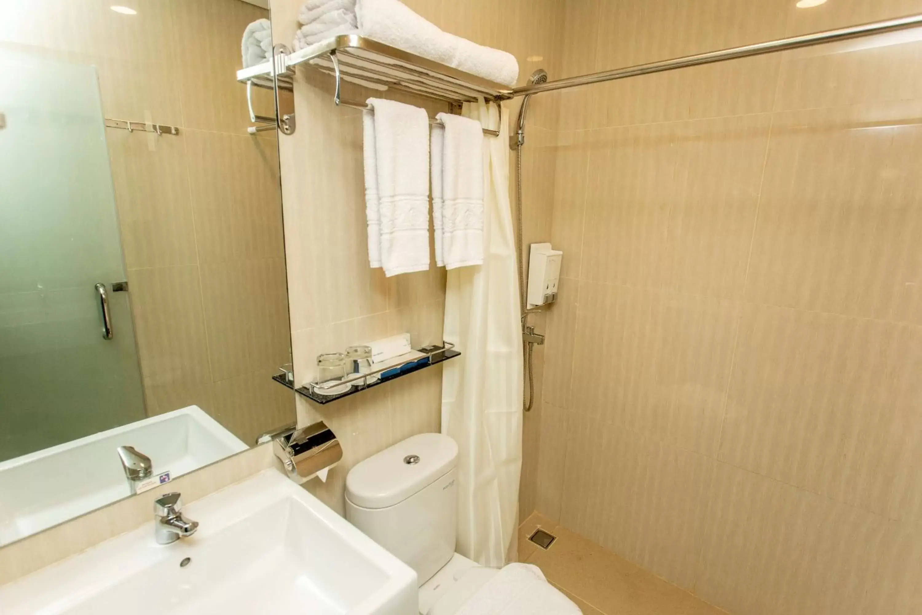 Photo of the whole room, Bathroom in Best Western Batang Garing