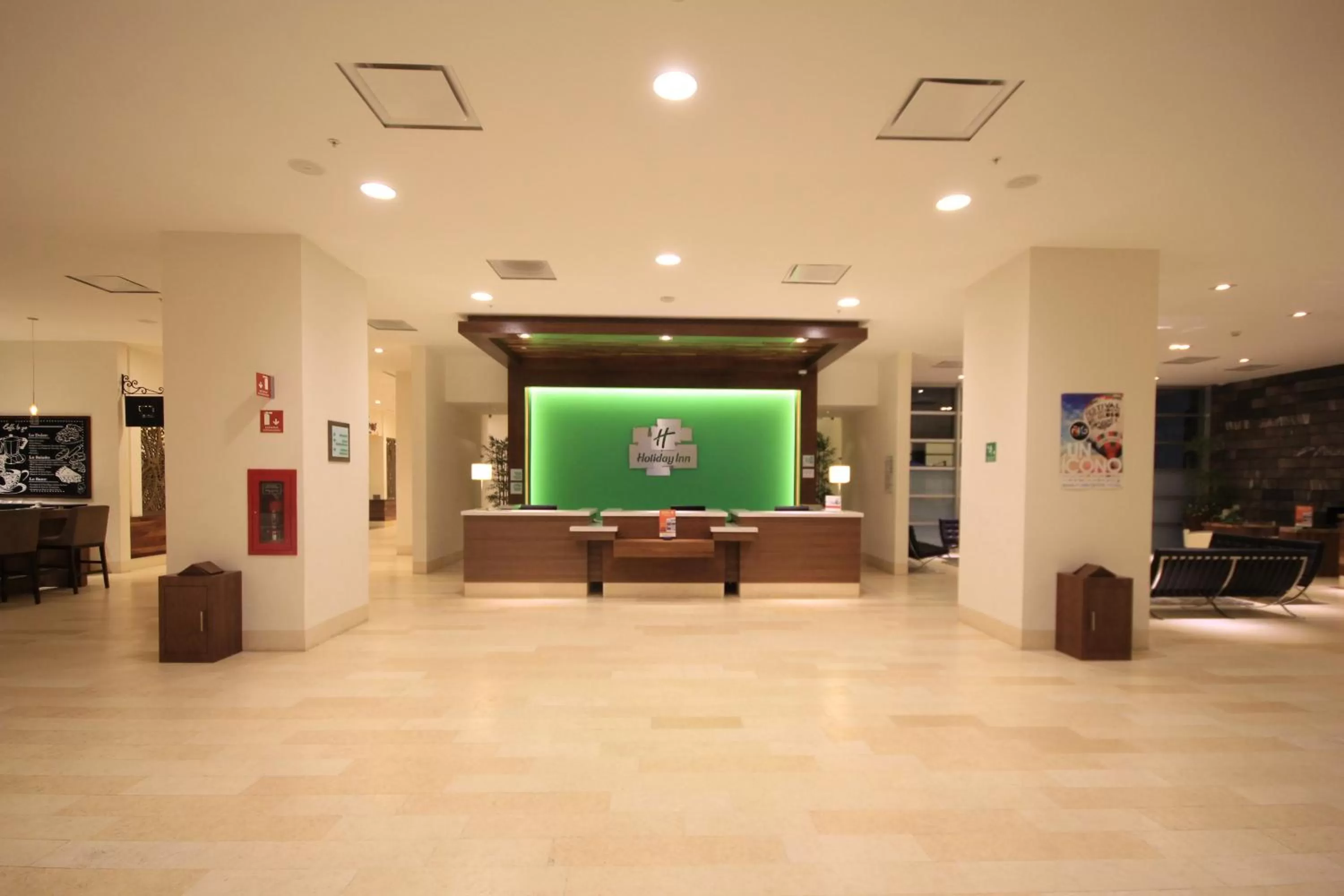 Property building in Holiday Inn & Suites Plaza Mayor by IHG