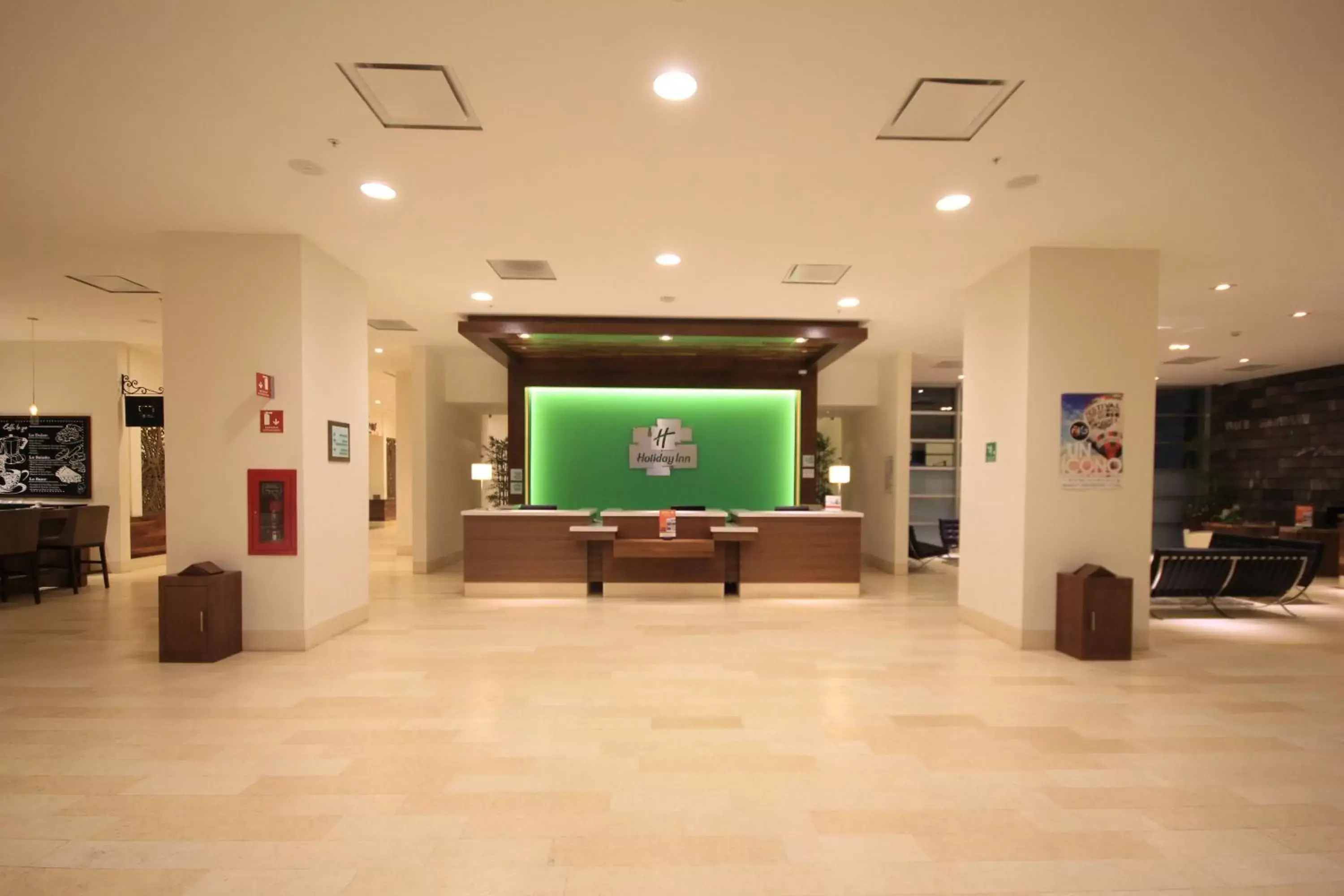 Property building, Lobby/Reception in Holiday Inn & Suites Plaza Mayor, an IHG Hotel