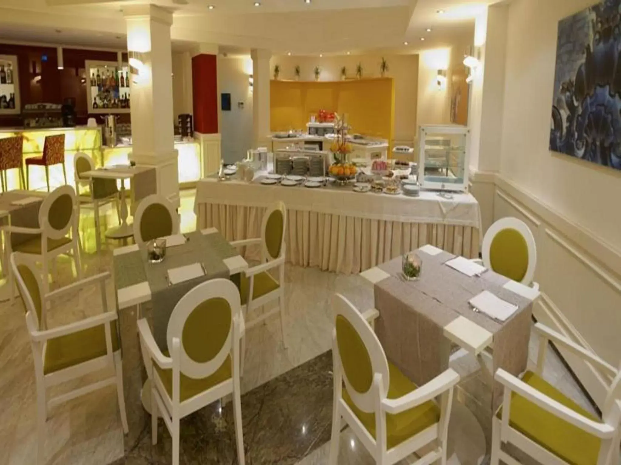 Restaurant/Places to Eat in Oriente Hotel