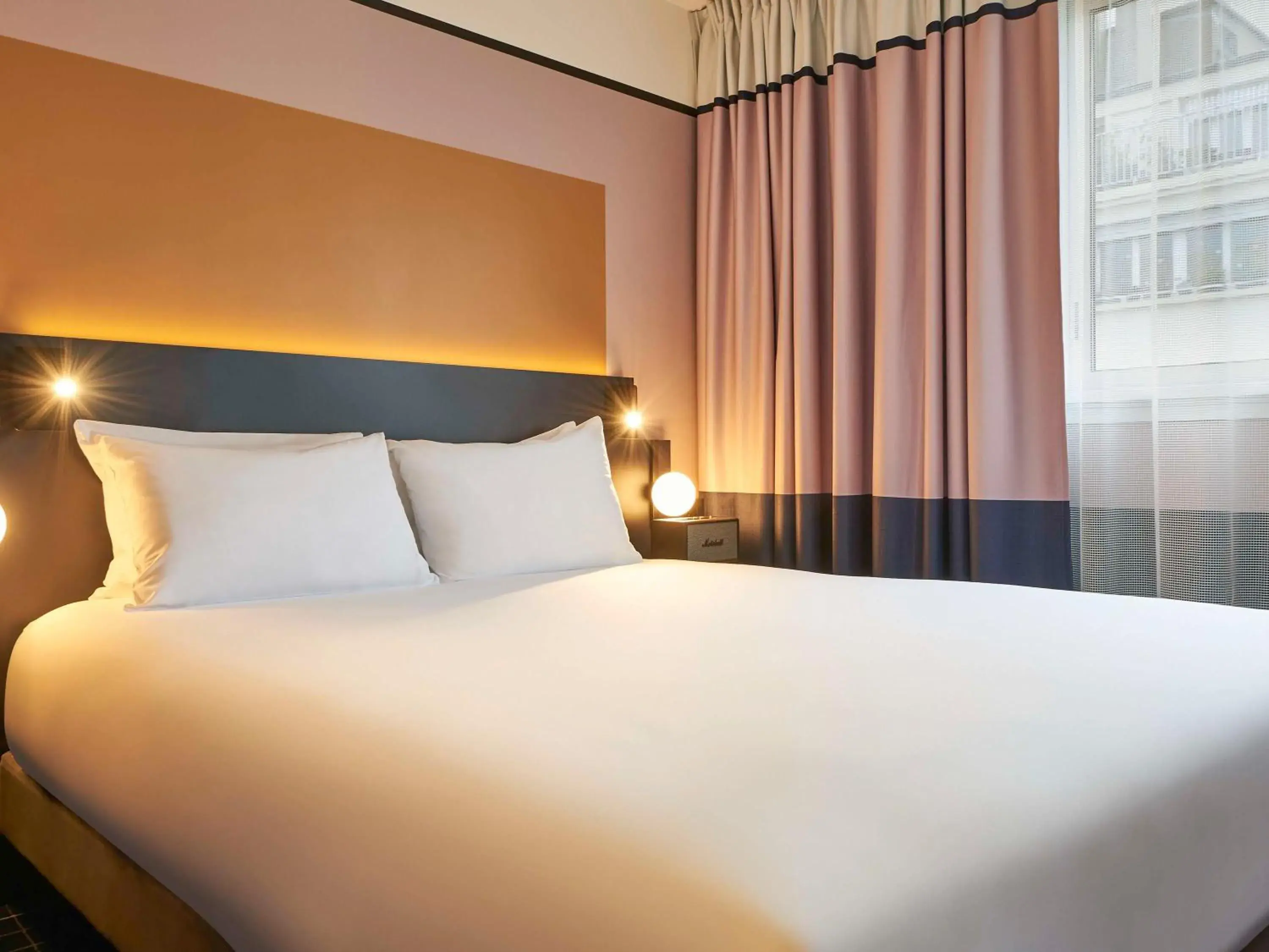 Bedroom, Bed in Hotel Mercure Paris 15 Porte de Versailles