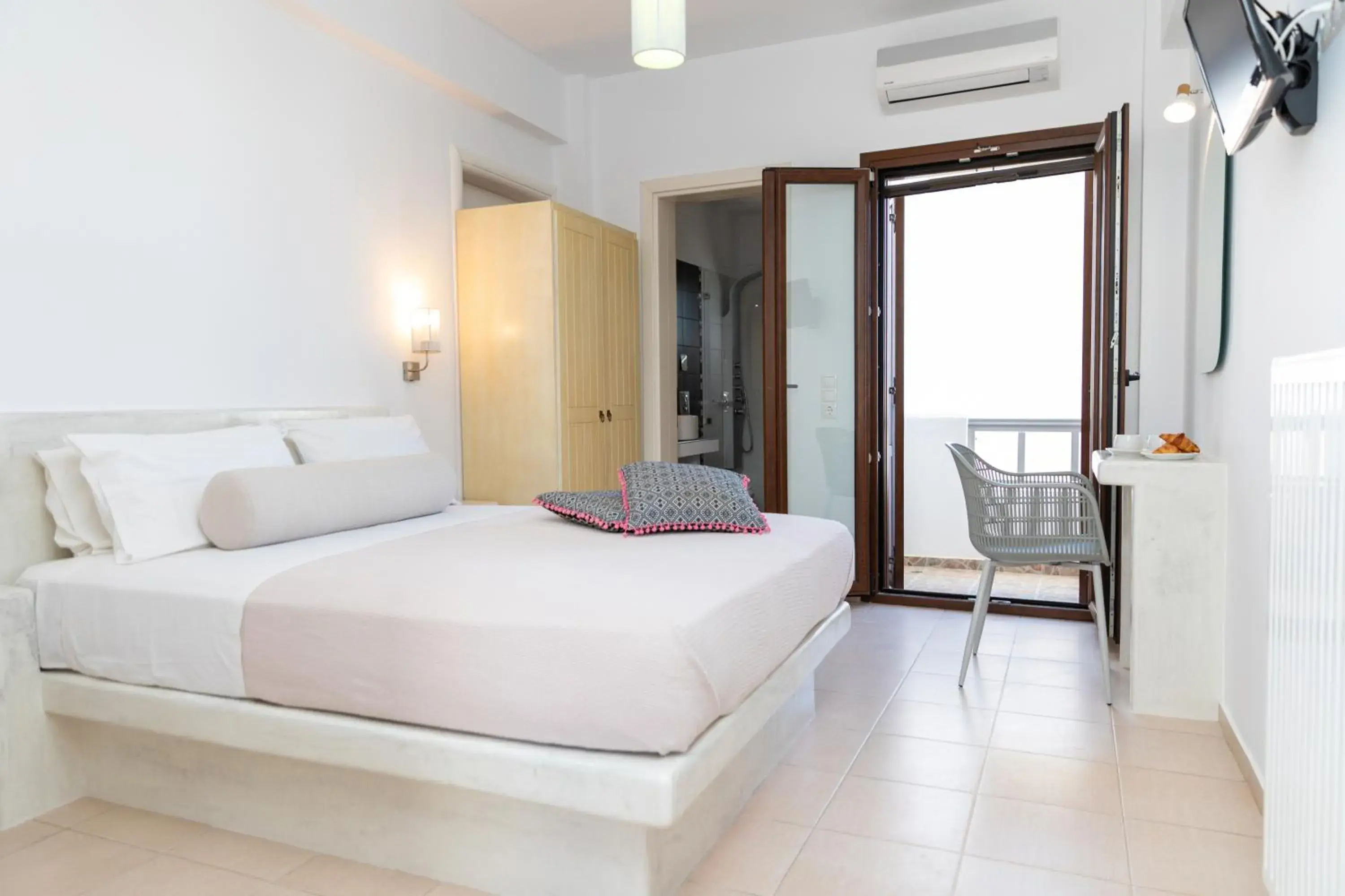 Bed in Depis Place and Apartments Bed in Depis Place and Apartments