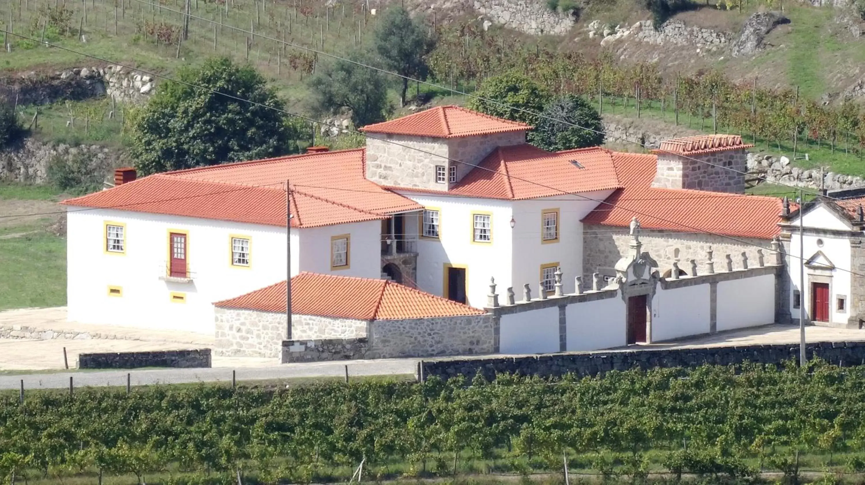 Facade/entrance, Property Building in Casa da Portela de Sampriz