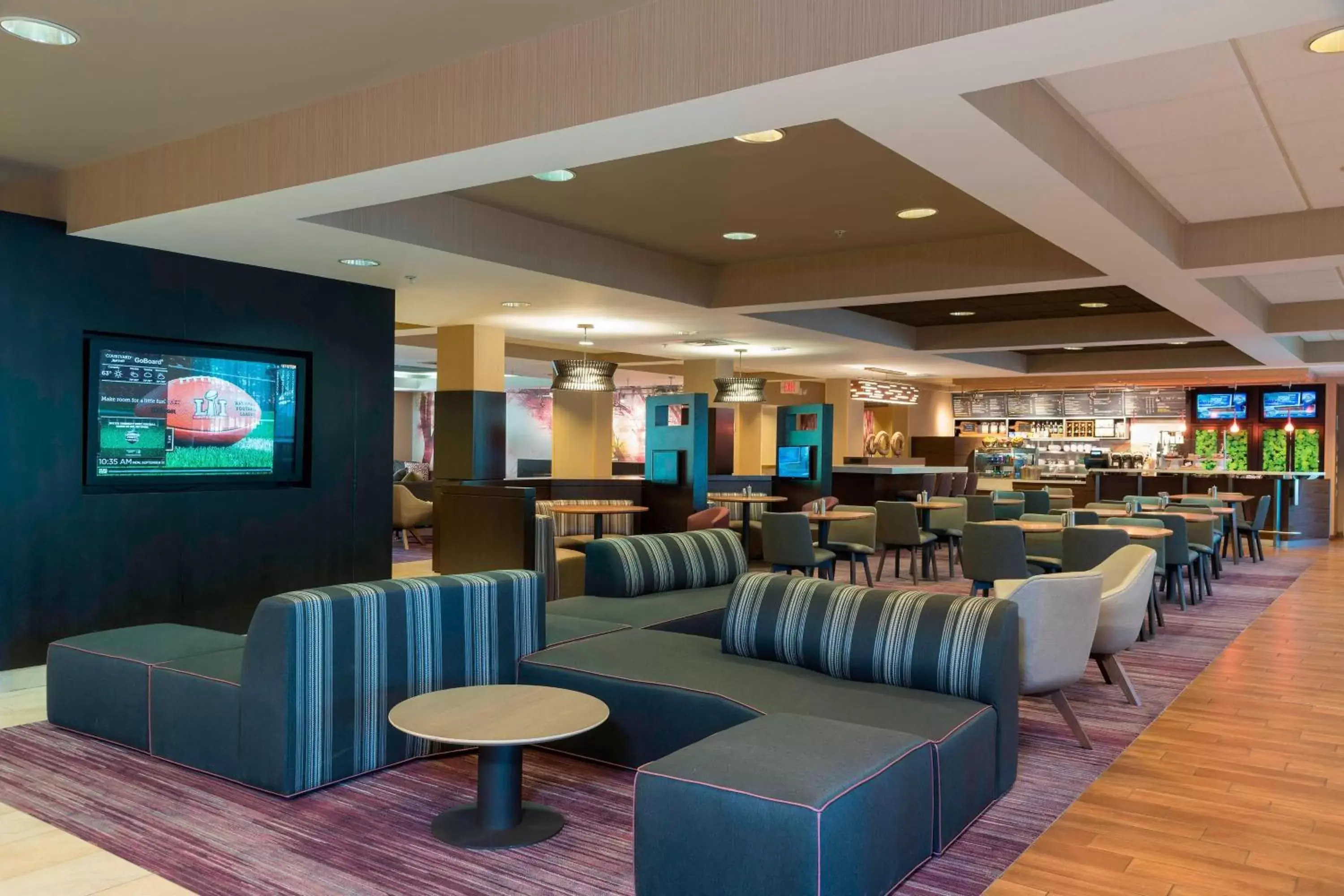 Lobby or reception, Lounge/Bar in Courtyard by Marriott Traverse City