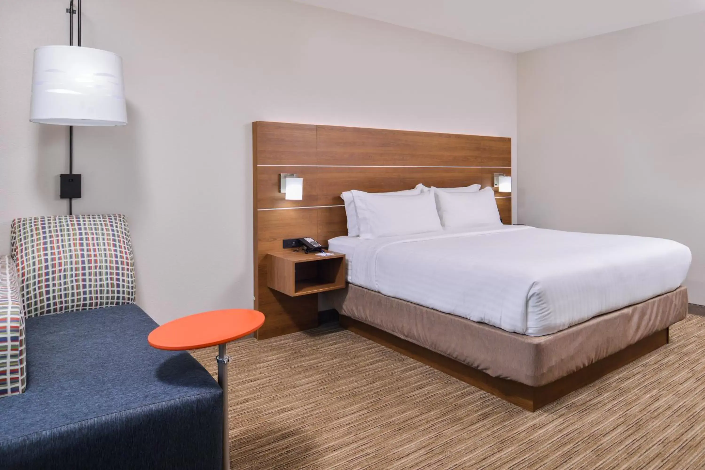 Photo of the whole room, Bed in Holiday Inn Express & Suites - Siloam Springs, an IHG Hotel