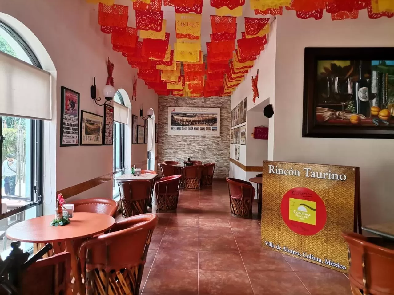 Restaurant/places to eat in Concierge Plaza La Villa