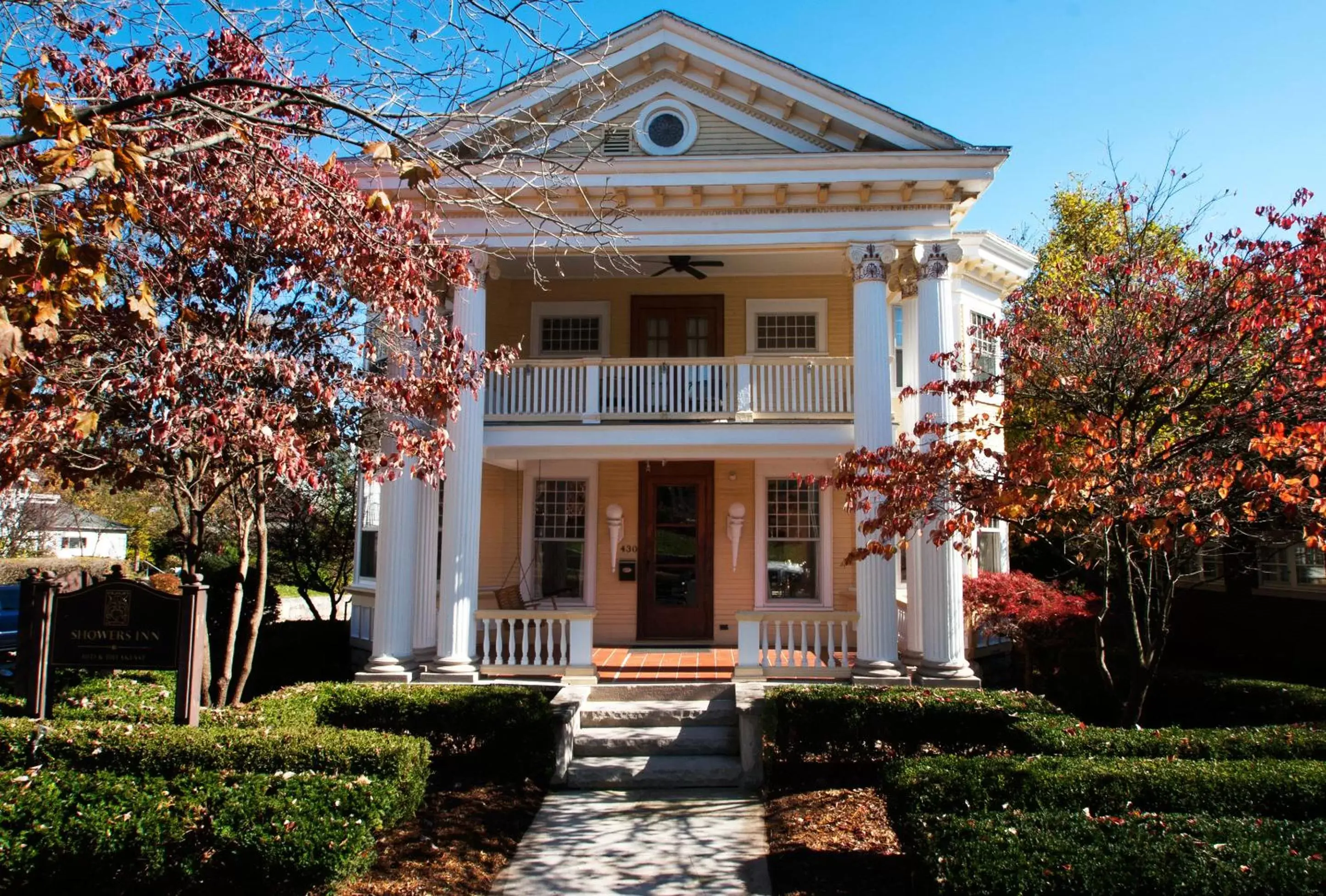 Facade/entrance, Property Building in Showers Inn