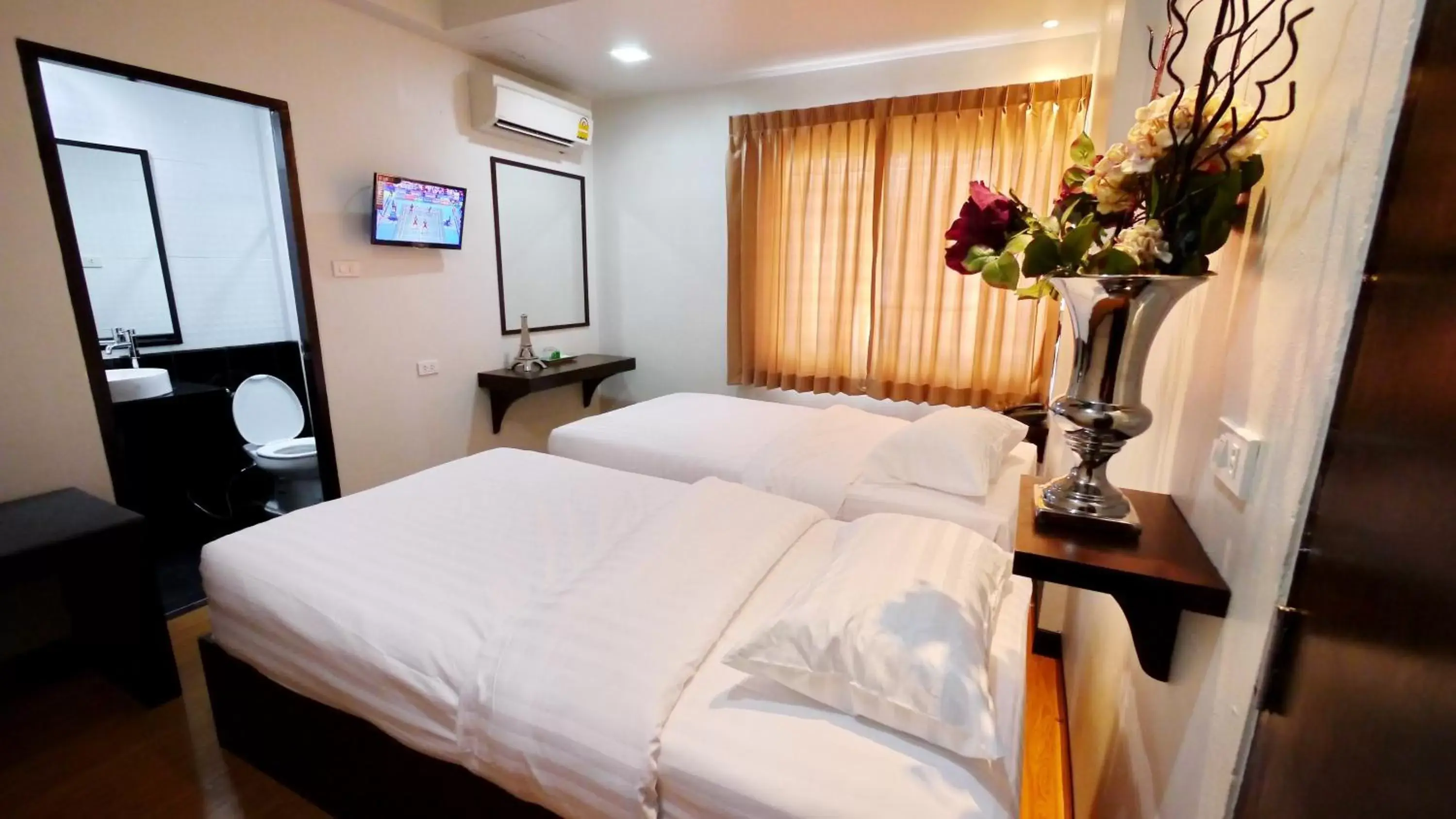 Bed in Basic Line Hotel @ Loikroh Bed in Basic Line Hotel @ Loikroh