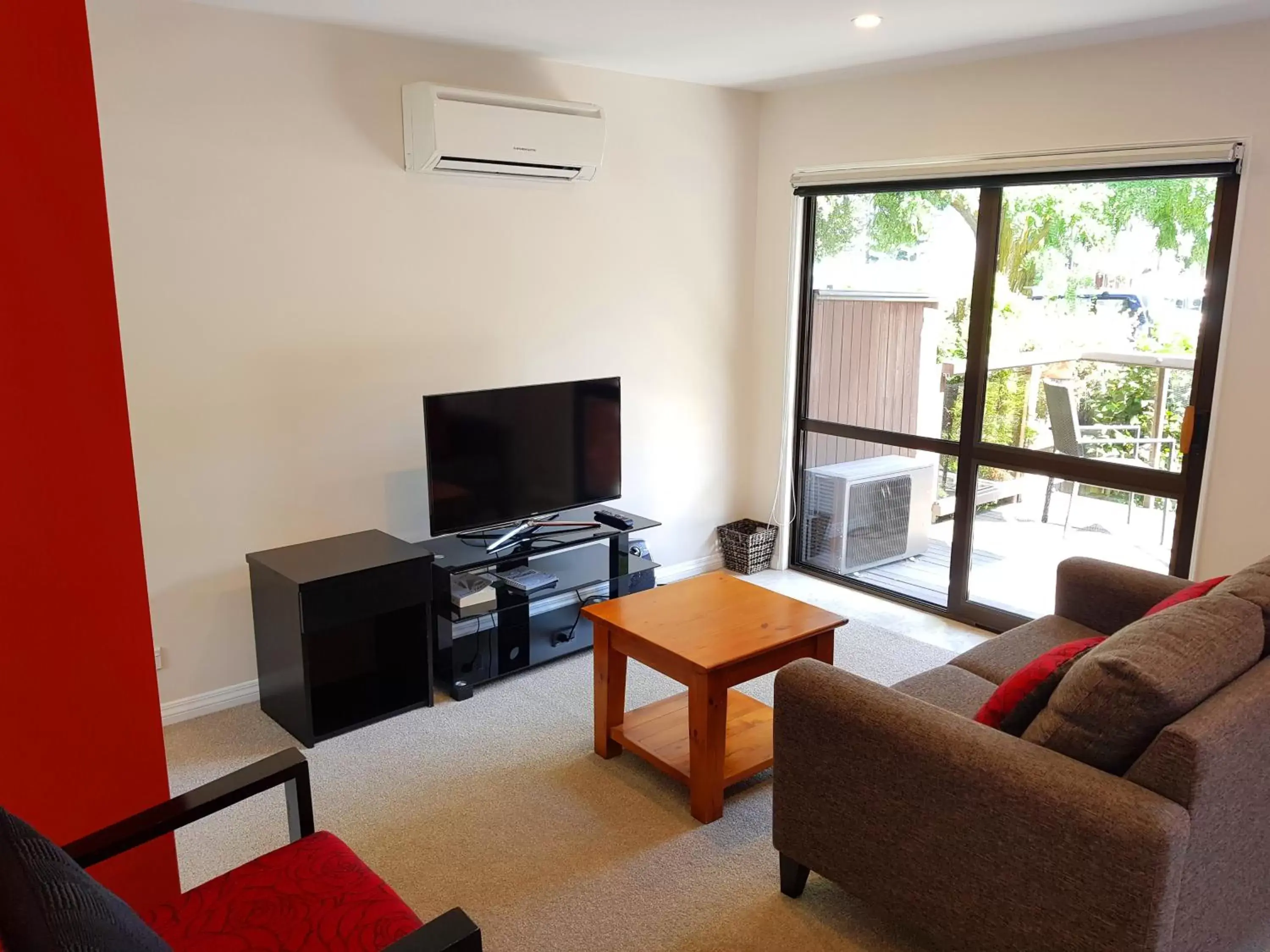 Seating area, TV/Entertainment Center in St James Apartments