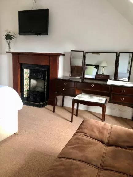 TV/Entertainment Center in Jacobite Rose