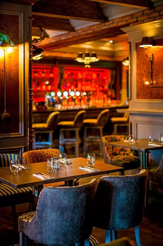 Restaurant/places to eat in Queens Hotel