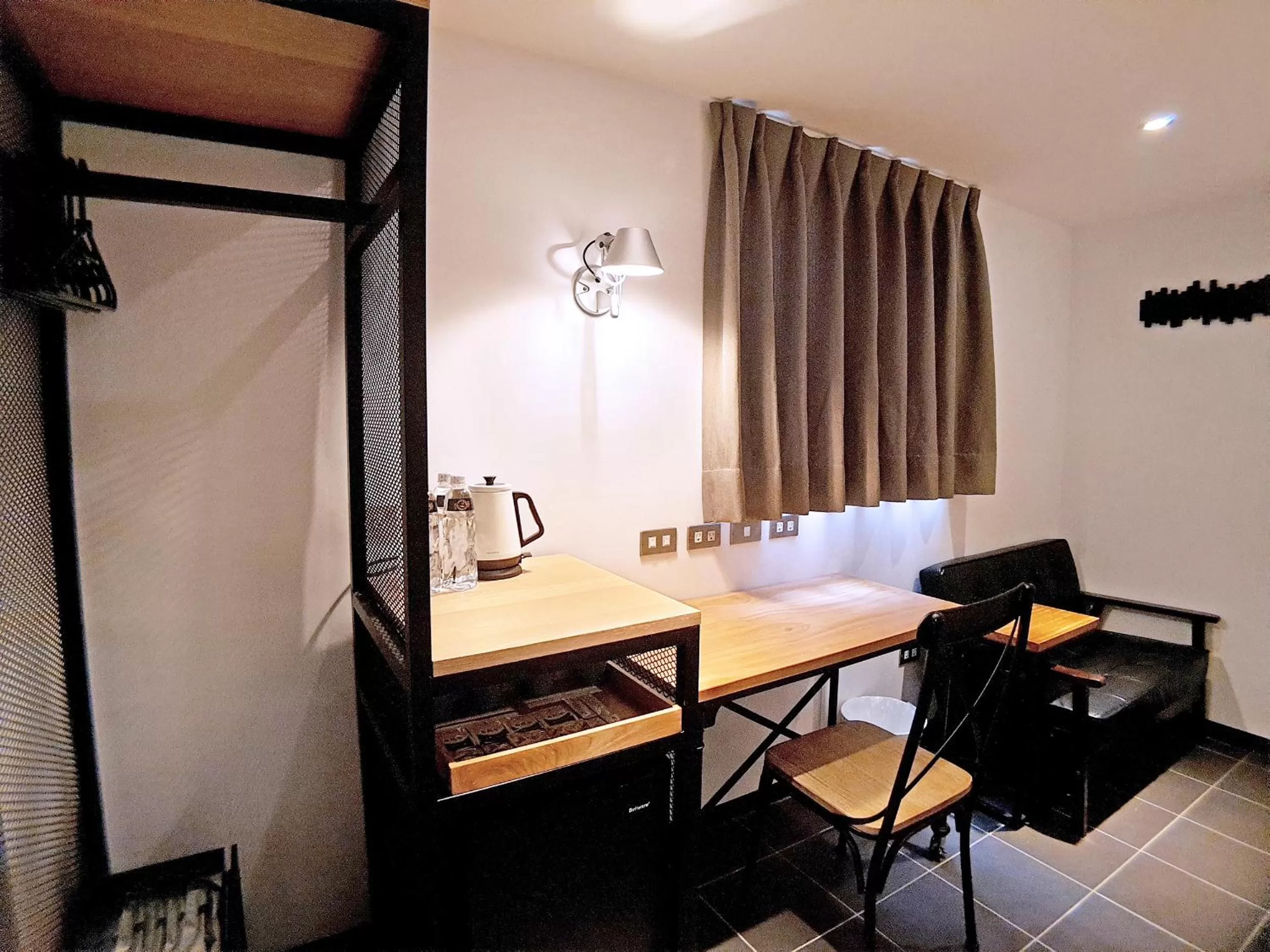 TV/Entertainment Center in Jia's Inn