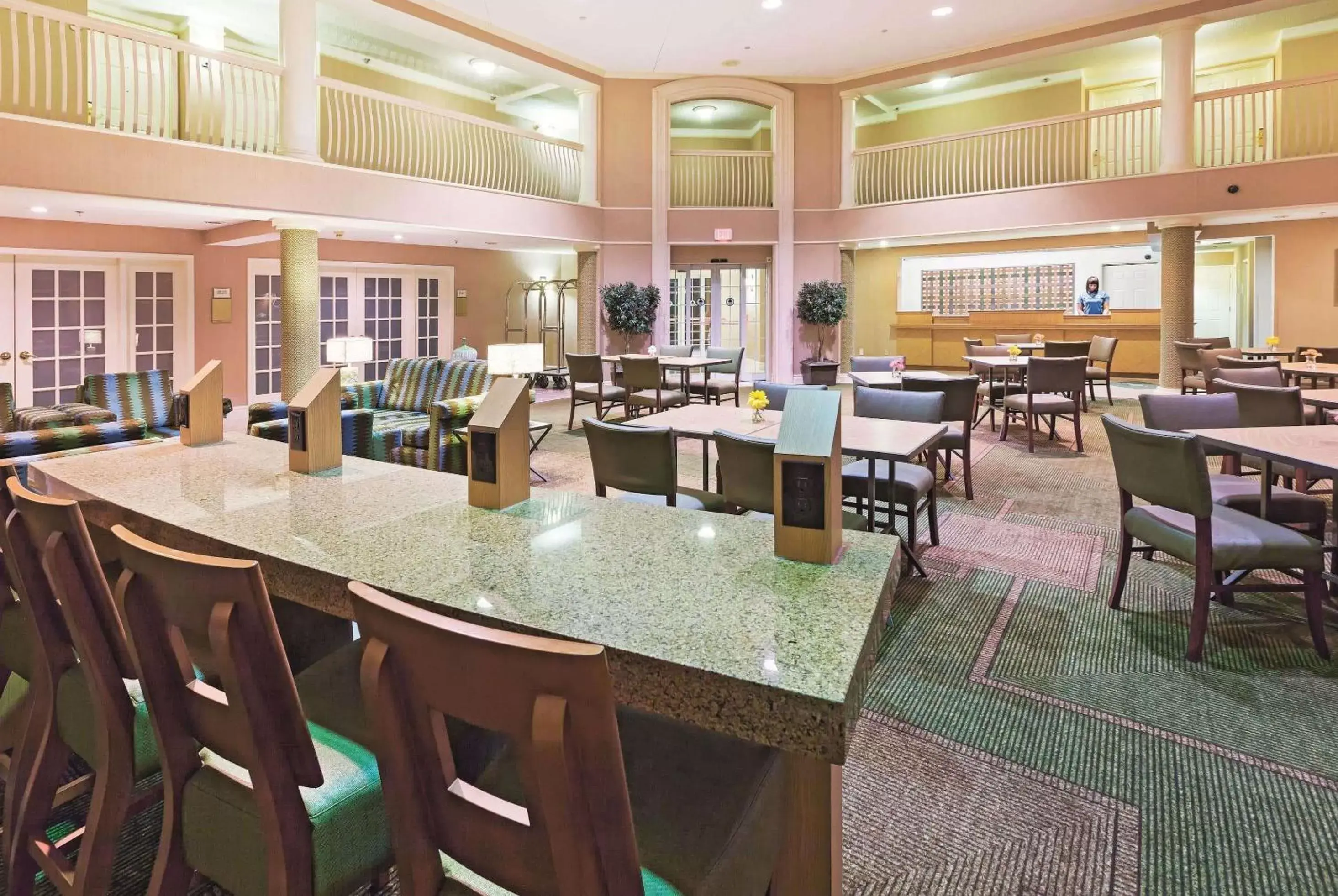 Lobby or reception, Restaurant/Places to Eat in La Quinta by Wyndham Dallas DFW Airport North
