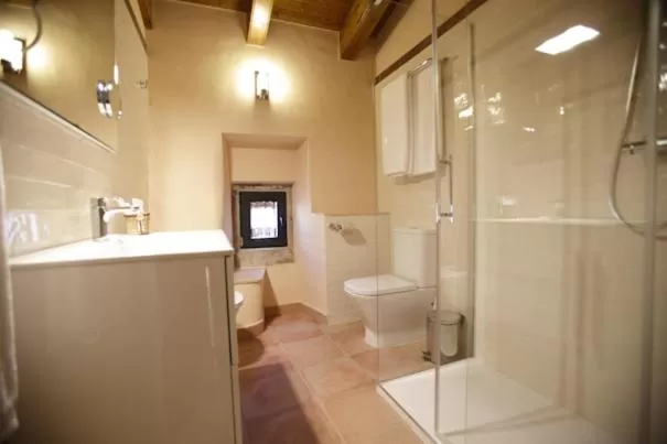 Bathroom in Hotel Can Panyella