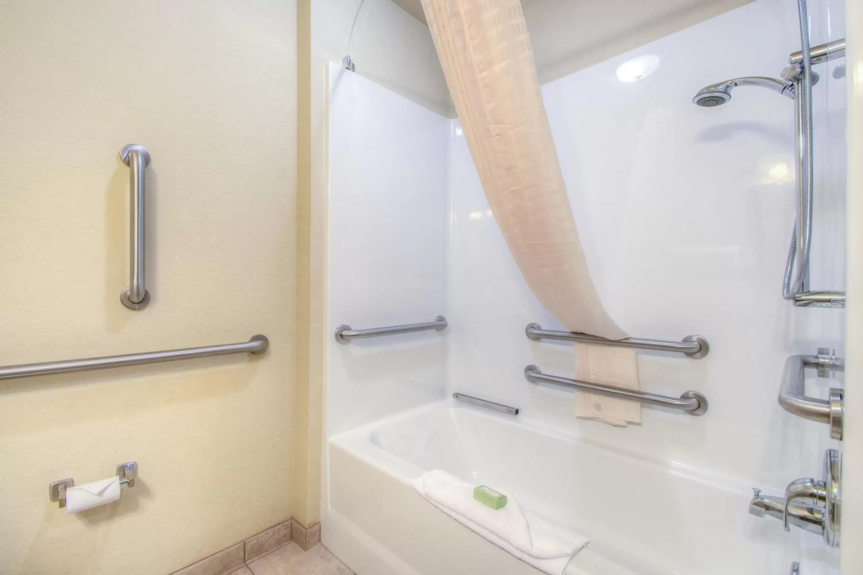 Shower, Bathroom in Cobblestone Inn & Suites - Harper