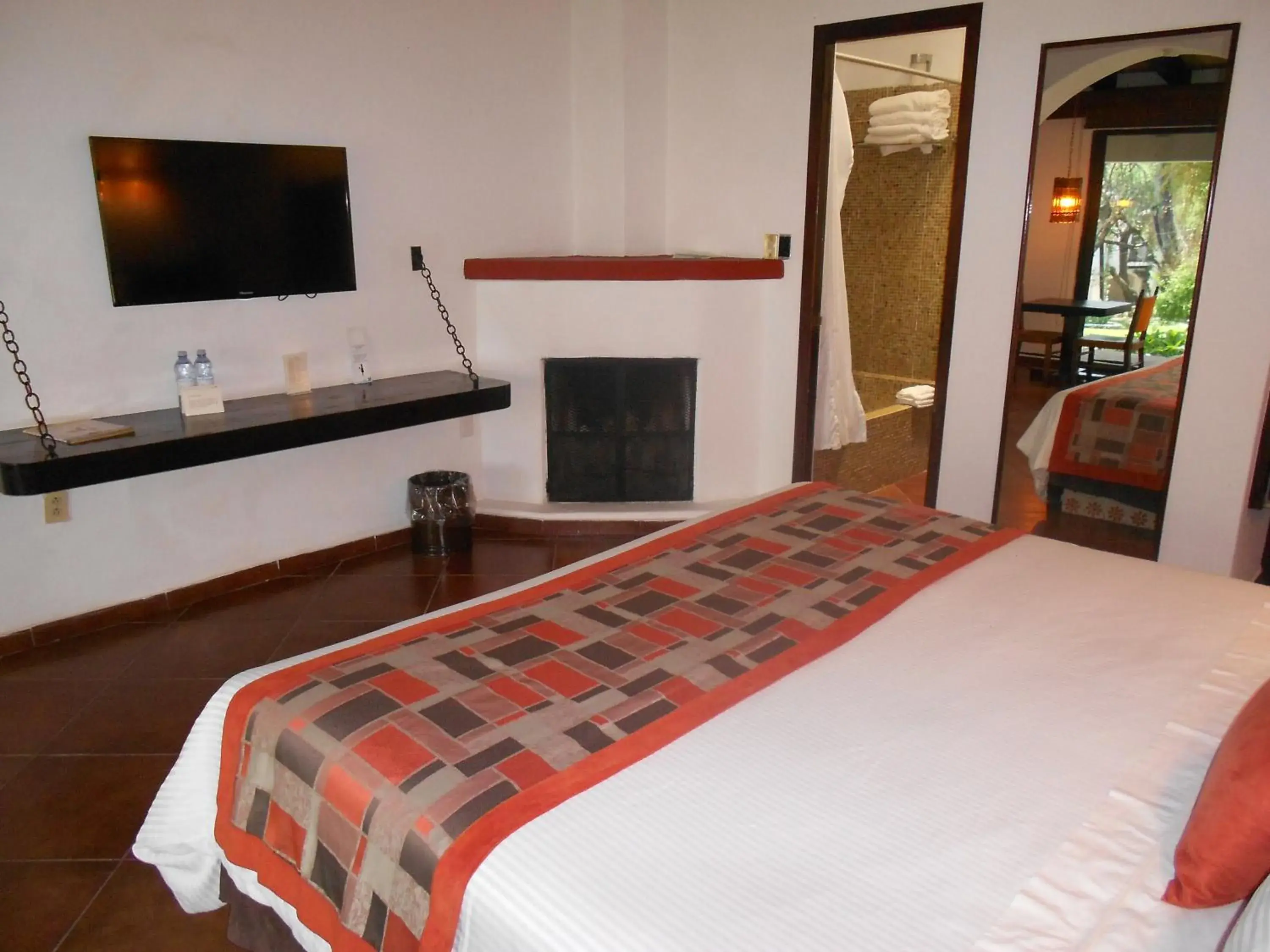 Photo of the whole room, Bed in Hotel Hacienda Taboada (Aguas Termales)