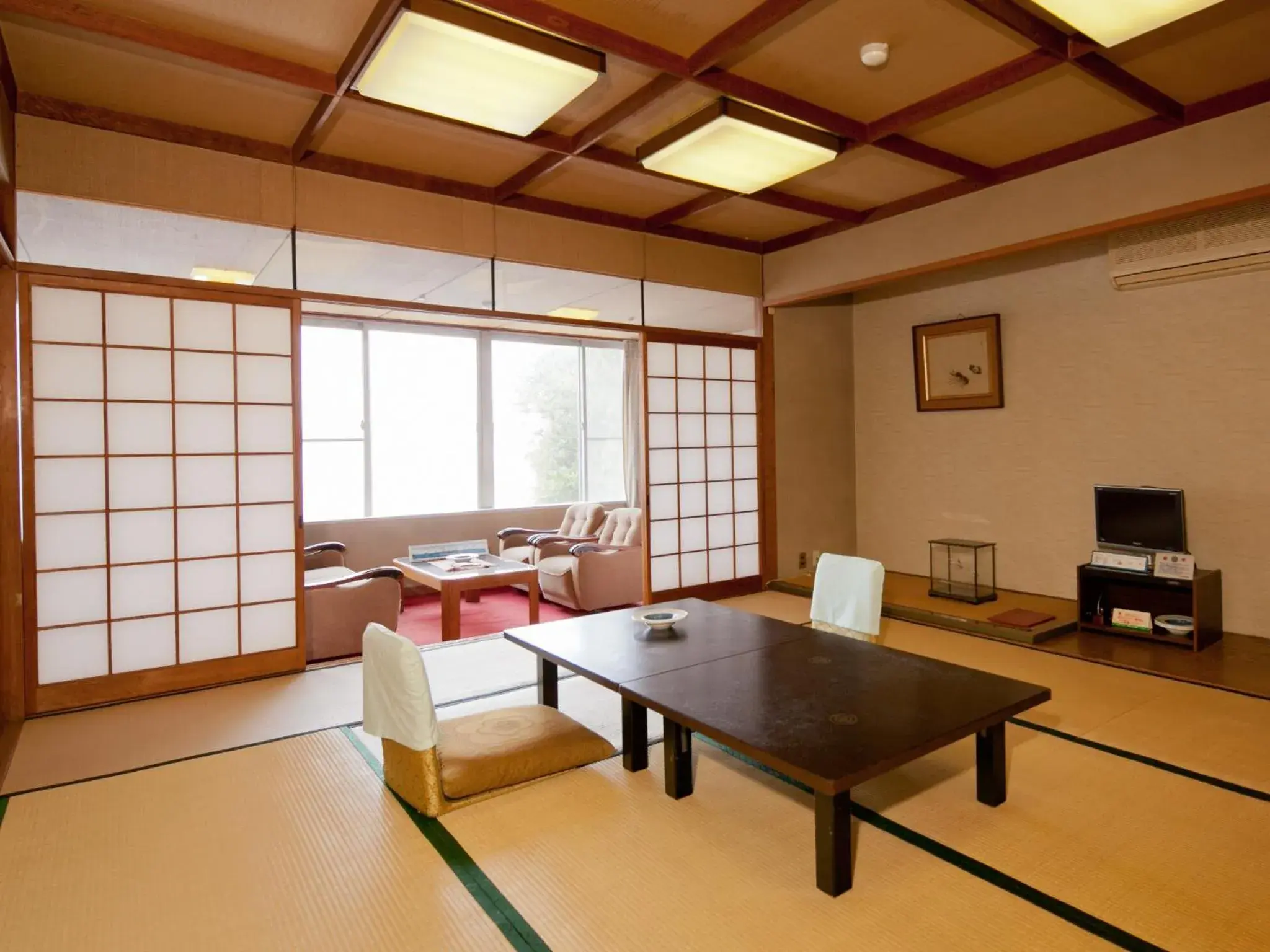 Photo of the whole room in Wakayama Kada Hot Spring Kada Kaigetsu