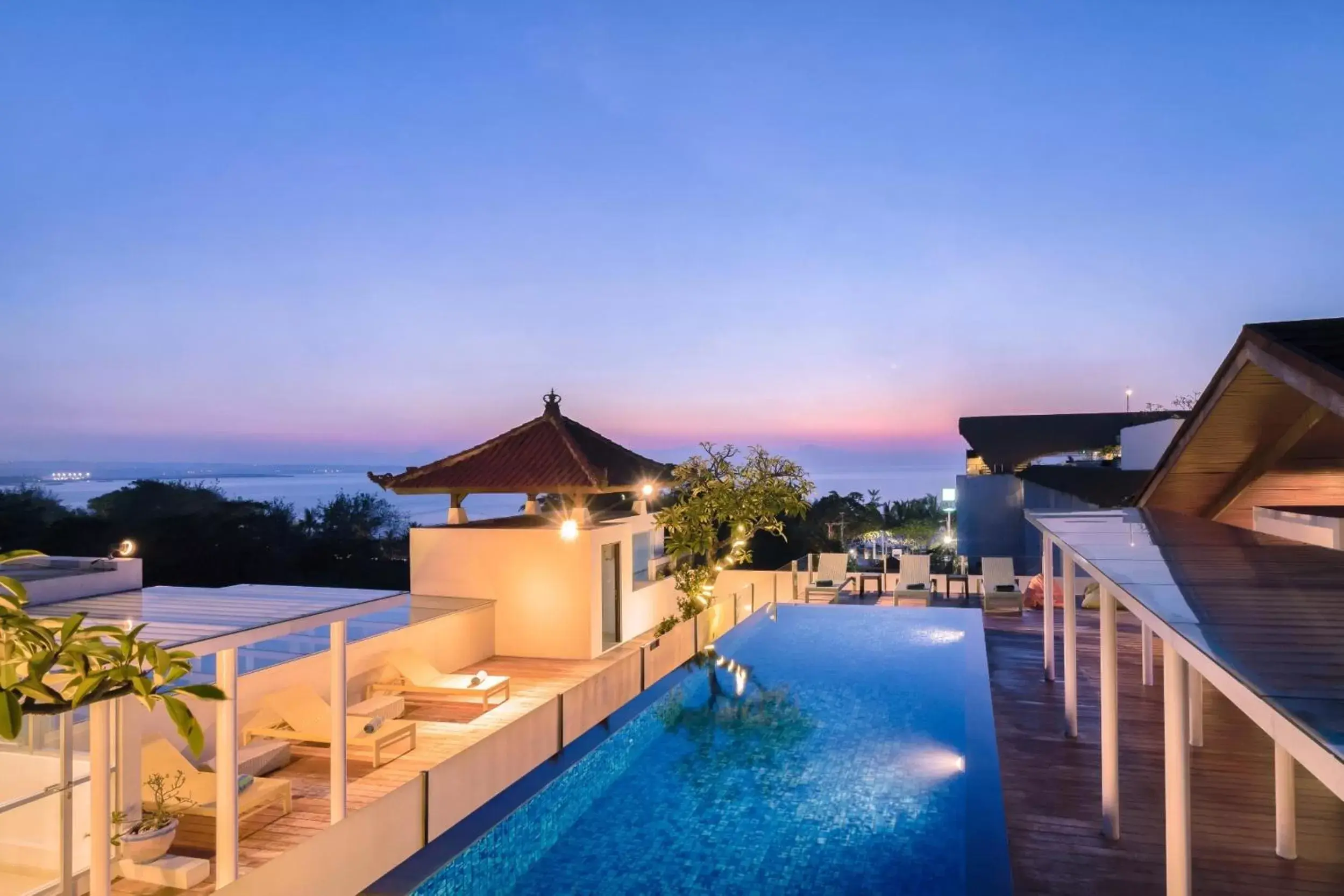 Swimming Pool in Kuta Beach Hotel