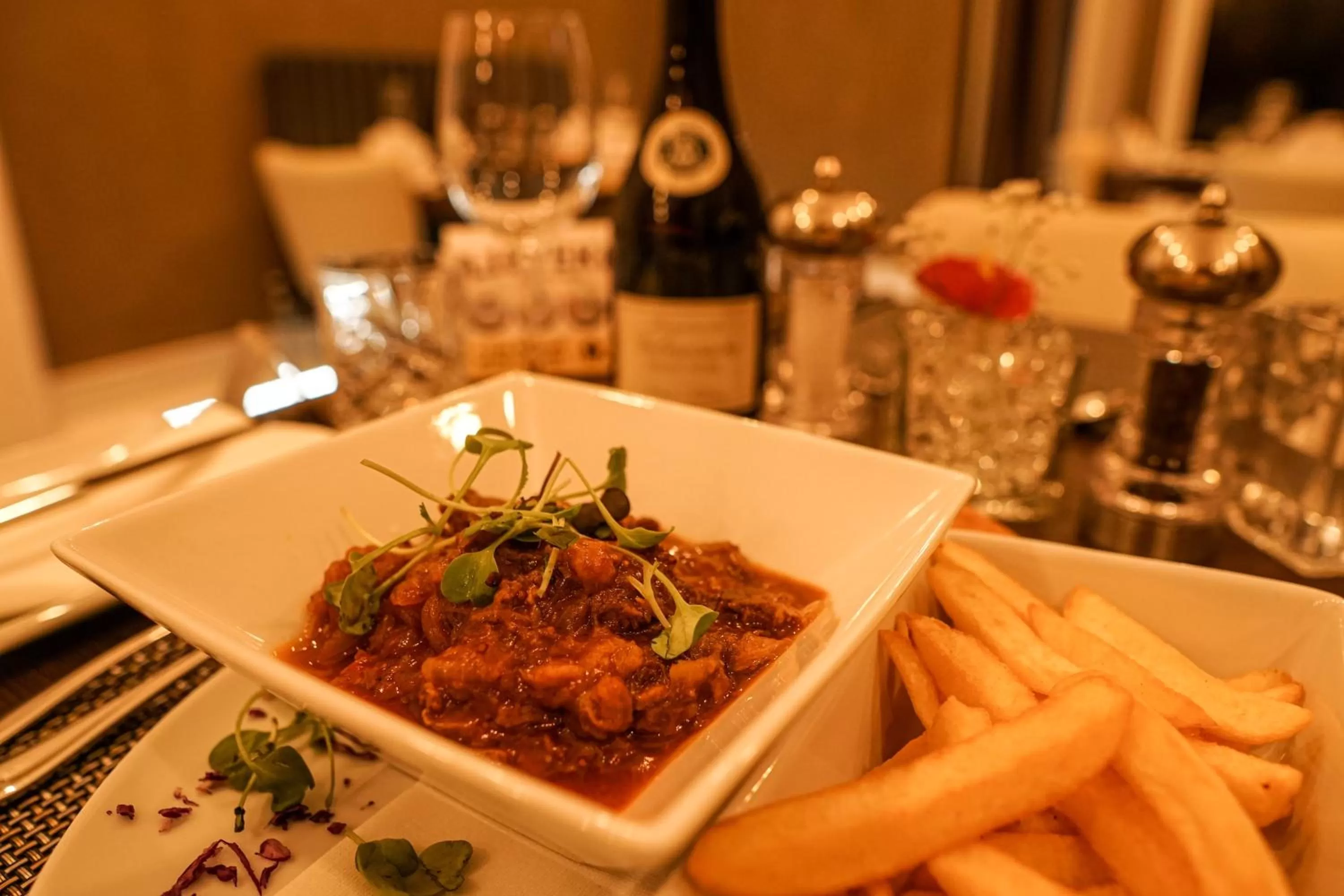 Food and drinks in Halvard Hotel